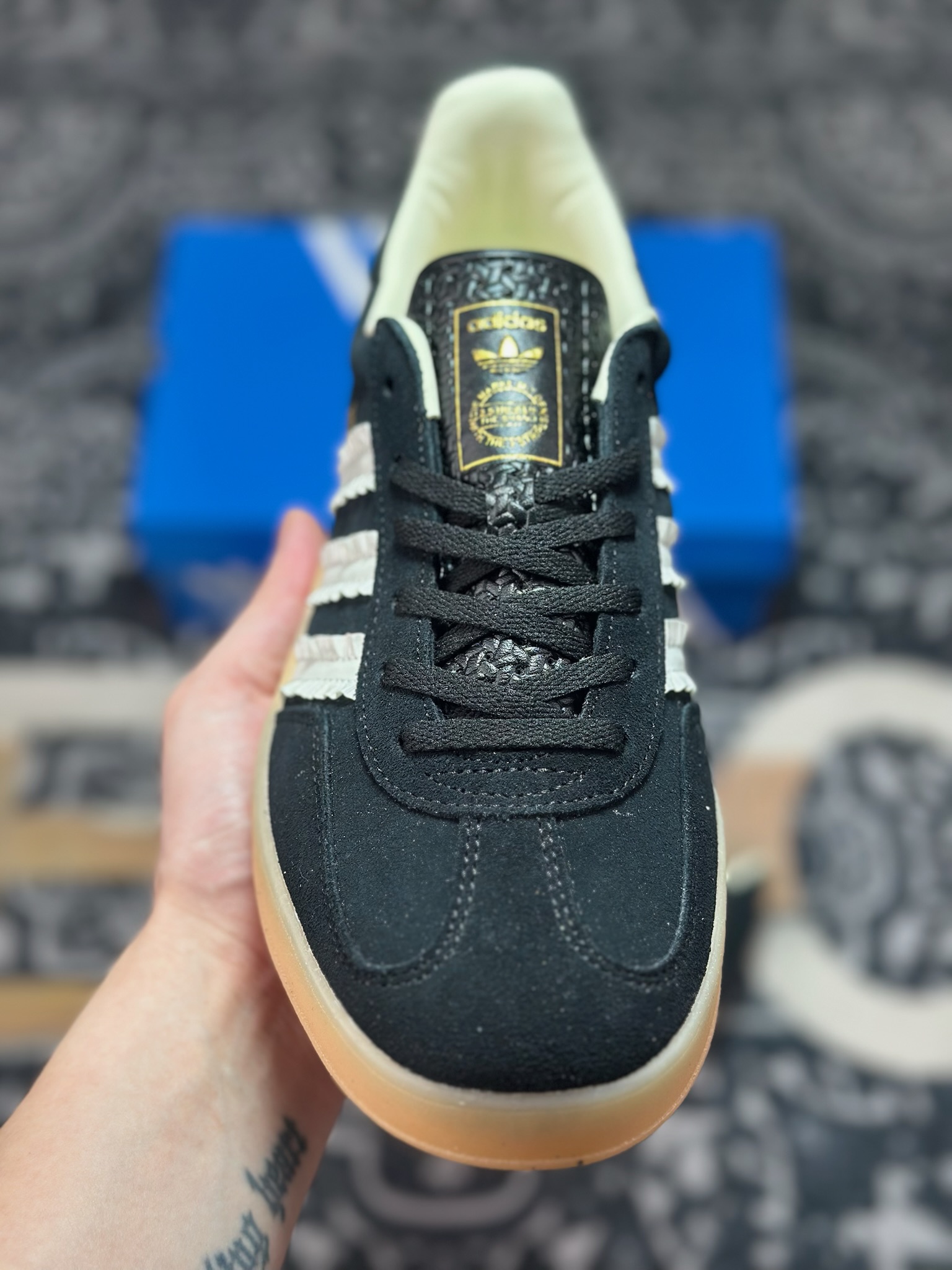 A410 AD Gazelle Indoor Trainers 羚羊内训系列低帮复古百搭休闲运动德训风板鞋 JS1412-Chinese UA Cheap High Quatity Brand Clothes Bags handbags Sneakers wholesale wholesaler seller from China Factory suppliers Fashion Clothing Shoes best Quality Beautiful Price A410 AD Gazelle Indoor Trainers 羚羊内训系列低帮复古百搭休闲运动德训风板鞋 JS1412