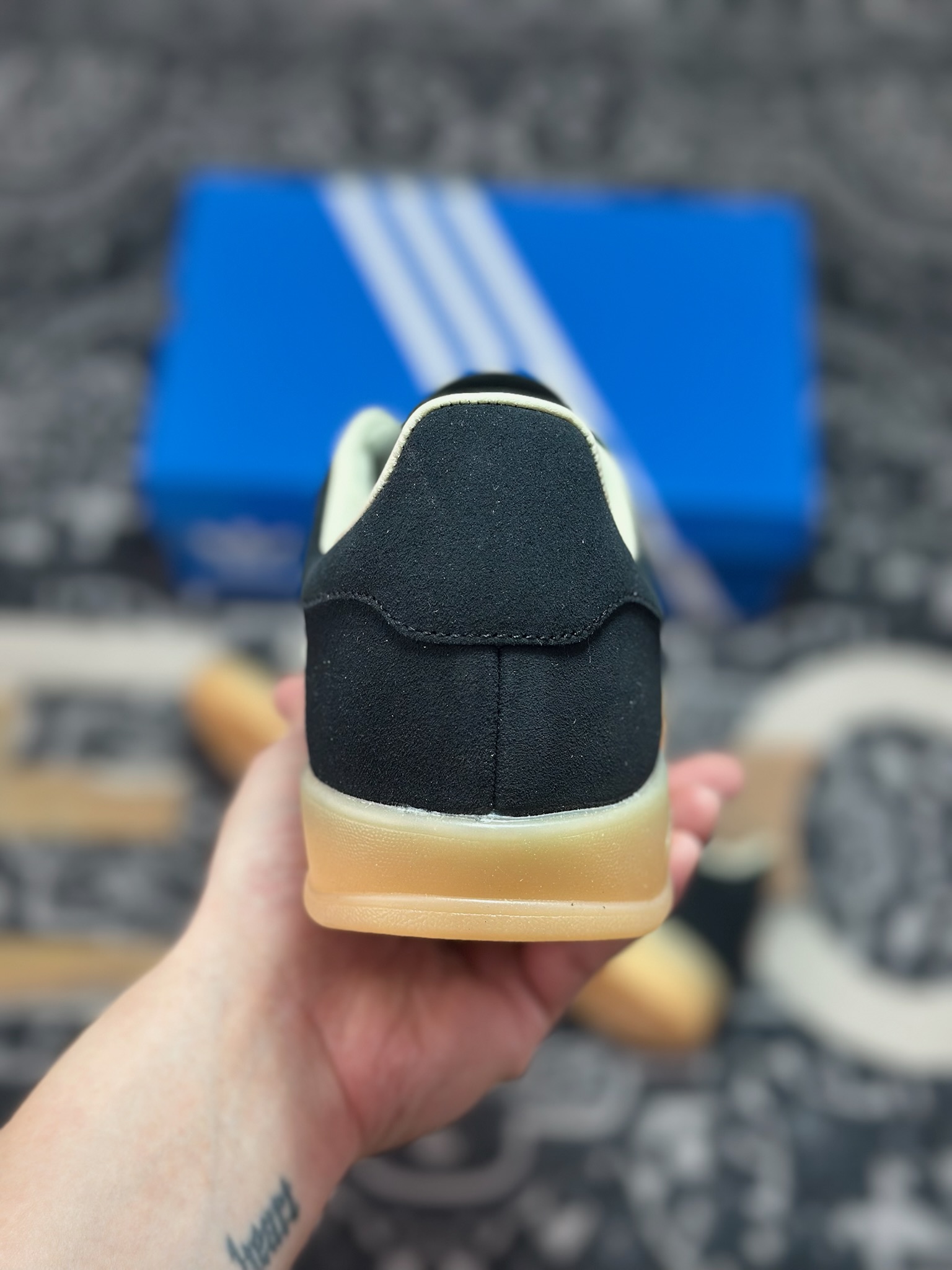 A410 AD Gazelle Indoor Trainers 羚羊内训系列低帮复古百搭休闲运动德训风板鞋 JS1412-Chinese UA Cheap High Quatity Brand Clothes Bags handbags Sneakers wholesale wholesaler seller from China Factory suppliers Fashion Clothing Shoes best Quality Beautiful Price A410 AD Gazelle Indoor Trainers 羚羊内训系列低帮复古百搭休闲运动德训风板鞋 JS1412