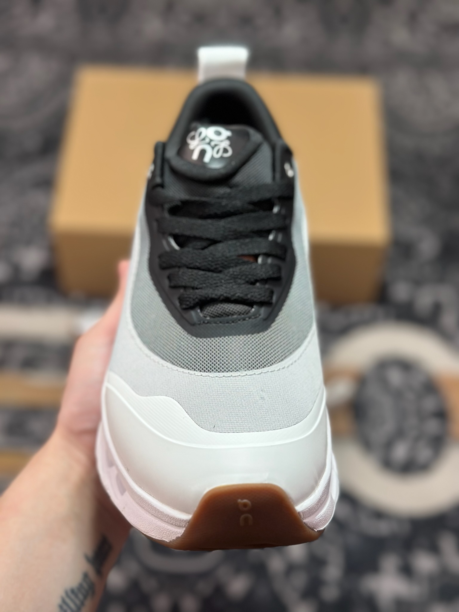 A620 Loewe x ON 罗意威联名昂跑 Cloudtilt 系列-Chinese UA Cheap High Quatity Brand Clothes Bags handbags Sneakers wholesale wholesaler seller from China Factory suppliers Fashion Clothing Shoes best Quality Beautiful Price A620 Loewe x ON 罗意威联名昂跑 Cloudtilt 系列