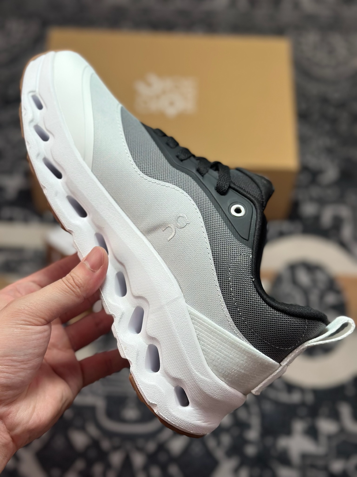 A620 Loewe x ON 罗意威联名昂跑 Cloudtilt 系列-Chinese UA Cheap High Quatity Brand Clothes Bags handbags Sneakers wholesale wholesaler seller from China Factory suppliers Fashion Clothing Shoes best Quality Beautiful Price A620 Loewe x ON 罗意威联名昂跑 Cloudtilt 系列