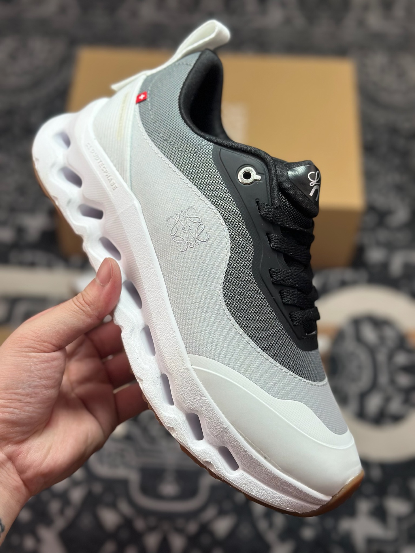 A620 Loewe x ON 罗意威联名昂跑 Cloudtilt 系列-Chinese UA Cheap High Quatity Brand Clothes Bags handbags Sneakers wholesale wholesaler seller from China Factory suppliers Fashion Clothing Shoes best Quality Beautiful Price A620 Loewe x ON 罗意威联名昂跑 Cloudtilt 系列