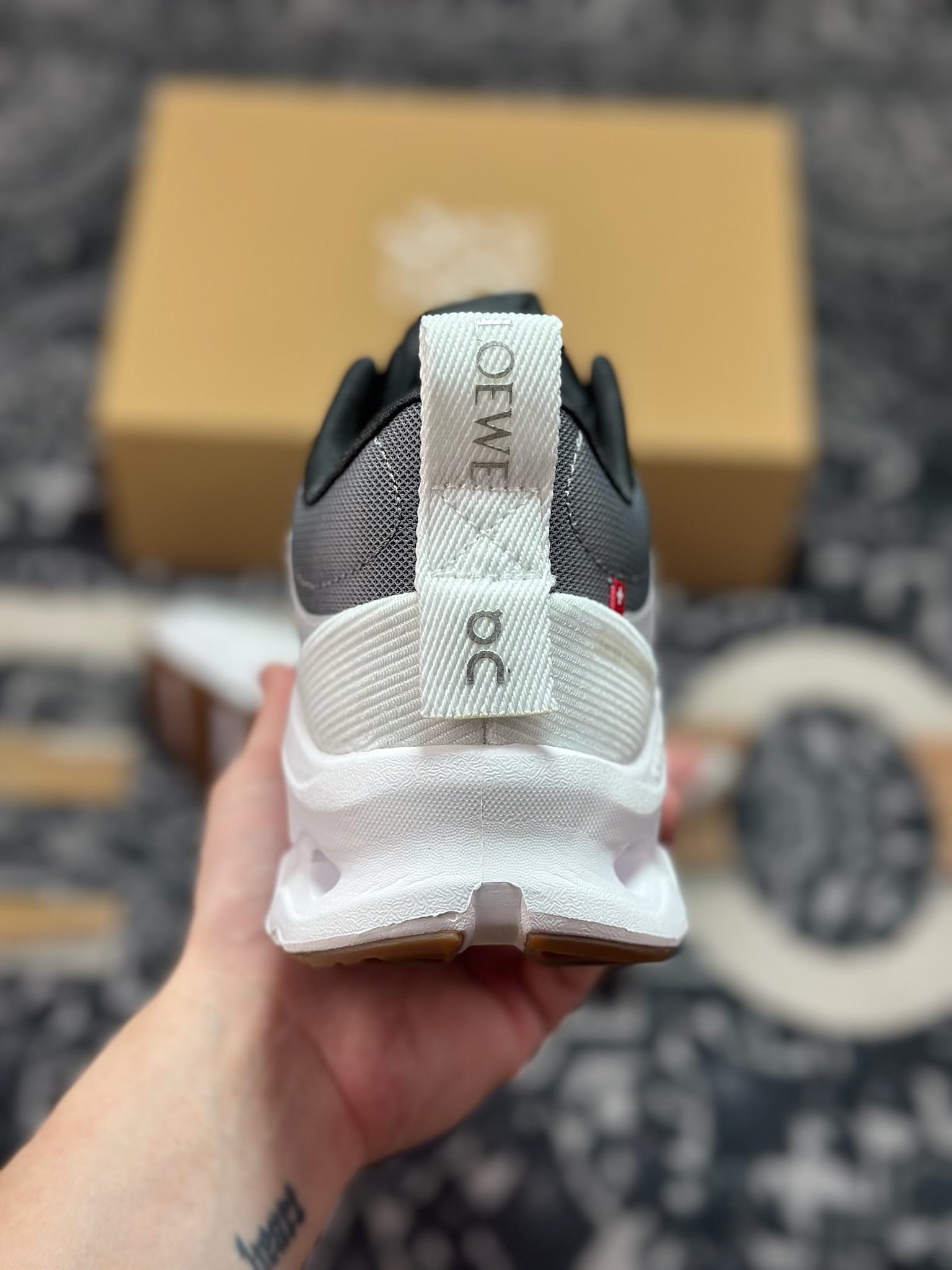 A620 Loewe x ON 罗意威联名昂跑 Cloudtilt 系列-Chinese UA Cheap High Quatity Brand Clothes Bags handbags Sneakers wholesale wholesaler seller from China Factory suppliers Fashion Clothing Shoes best Quality Beautiful Price A620 Loewe x ON 罗意威联名昂跑 Cloudtilt 系列