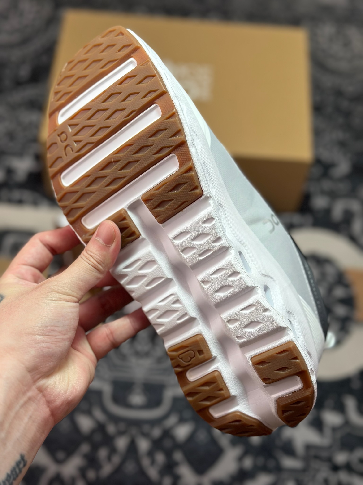 A620 Loewe x ON 罗意威联名昂跑 Cloudtilt 系列-Chinese UA Cheap High Quatity Brand Clothes Bags handbags Sneakers wholesale wholesaler seller from China Factory suppliers Fashion Clothing Shoes best Quality Beautiful Price A620 Loewe x ON 罗意威联名昂跑 Cloudtilt 系列