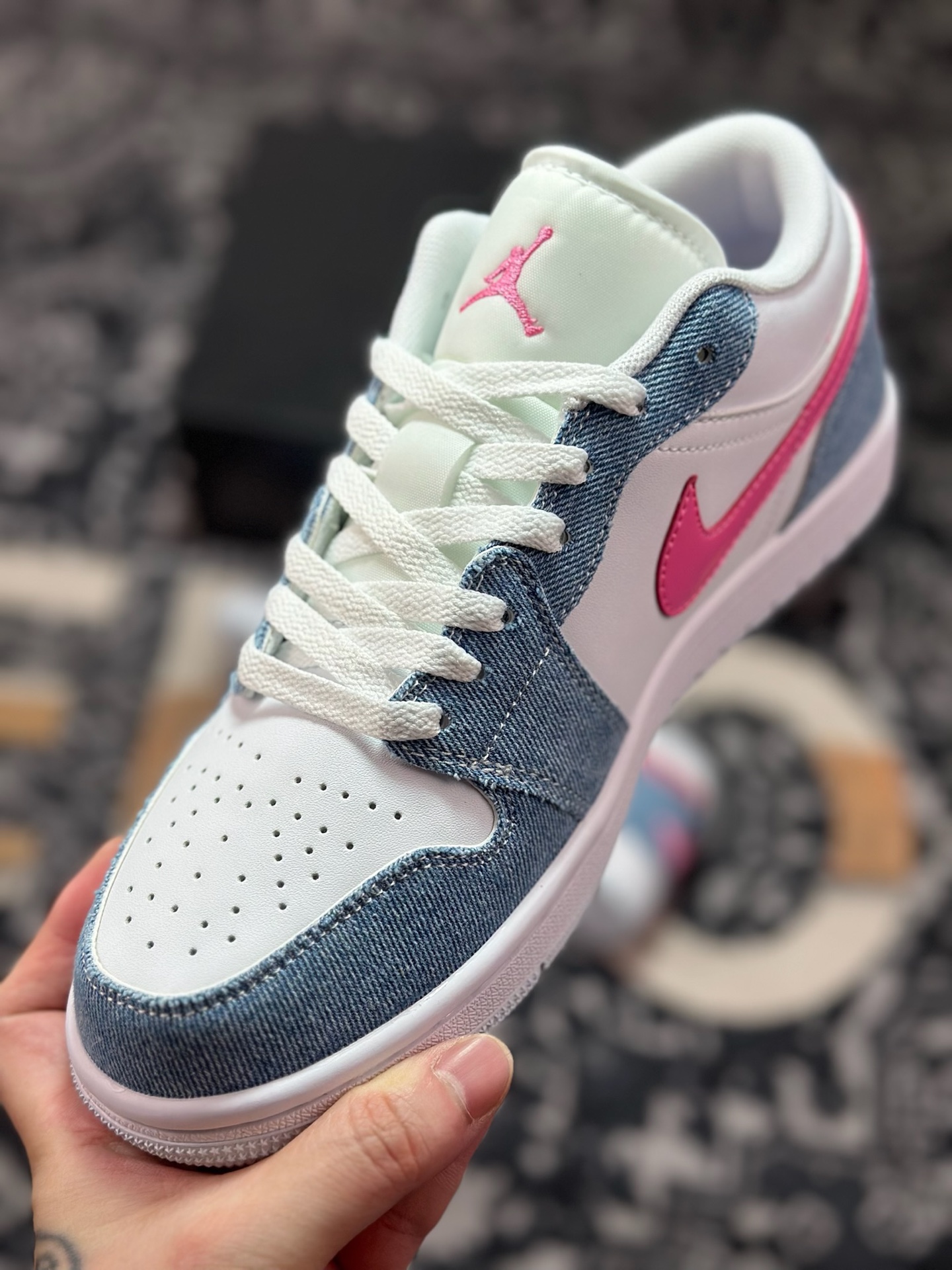 A620  元宵Air Jordan 1 Low 牛仔蓝粉钻钩  HQ2001-400-Chinese  UA Cheap High Quatity Brand  Clothes Bags handbags Sneakers wholesale wholesaler seller from China Factory suppliers Fashion Clothing  Shoes best Quality Beautiful Price  A620  元宵Air Jordan 1 Low 牛仔蓝粉钻钩  HQ2001-400