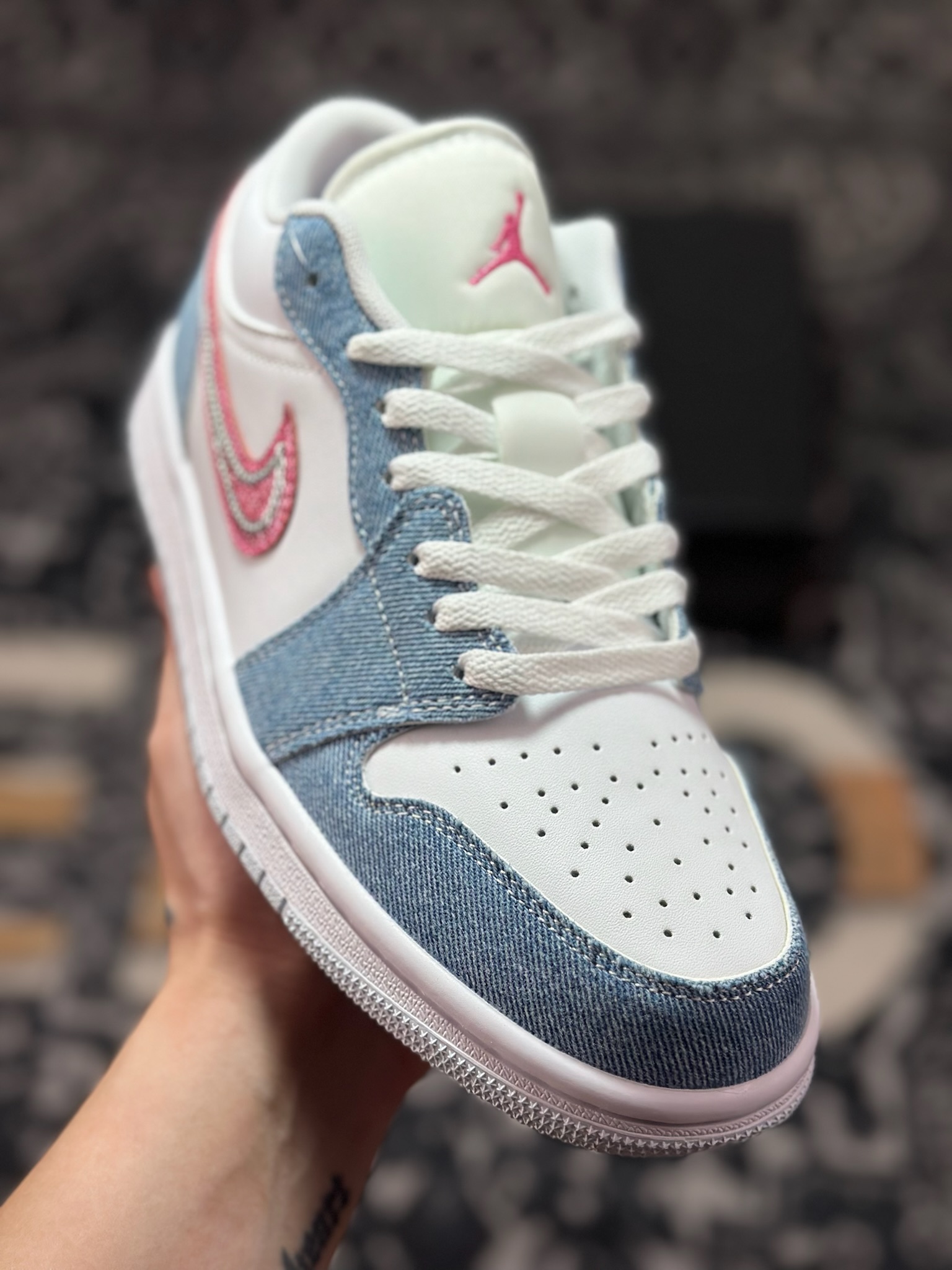 A620  元宵Air Jordan 1 Low 牛仔蓝粉钻钩  HQ2001-400-Chinese  UA Cheap High Quatity Brand  Clothes Bags handbags Sneakers wholesale wholesaler seller from China Factory suppliers Fashion Clothing  Shoes best Quality Beautiful Price  A620  元宵Air Jordan 1 Low 牛仔蓝粉钻钩  HQ2001-400