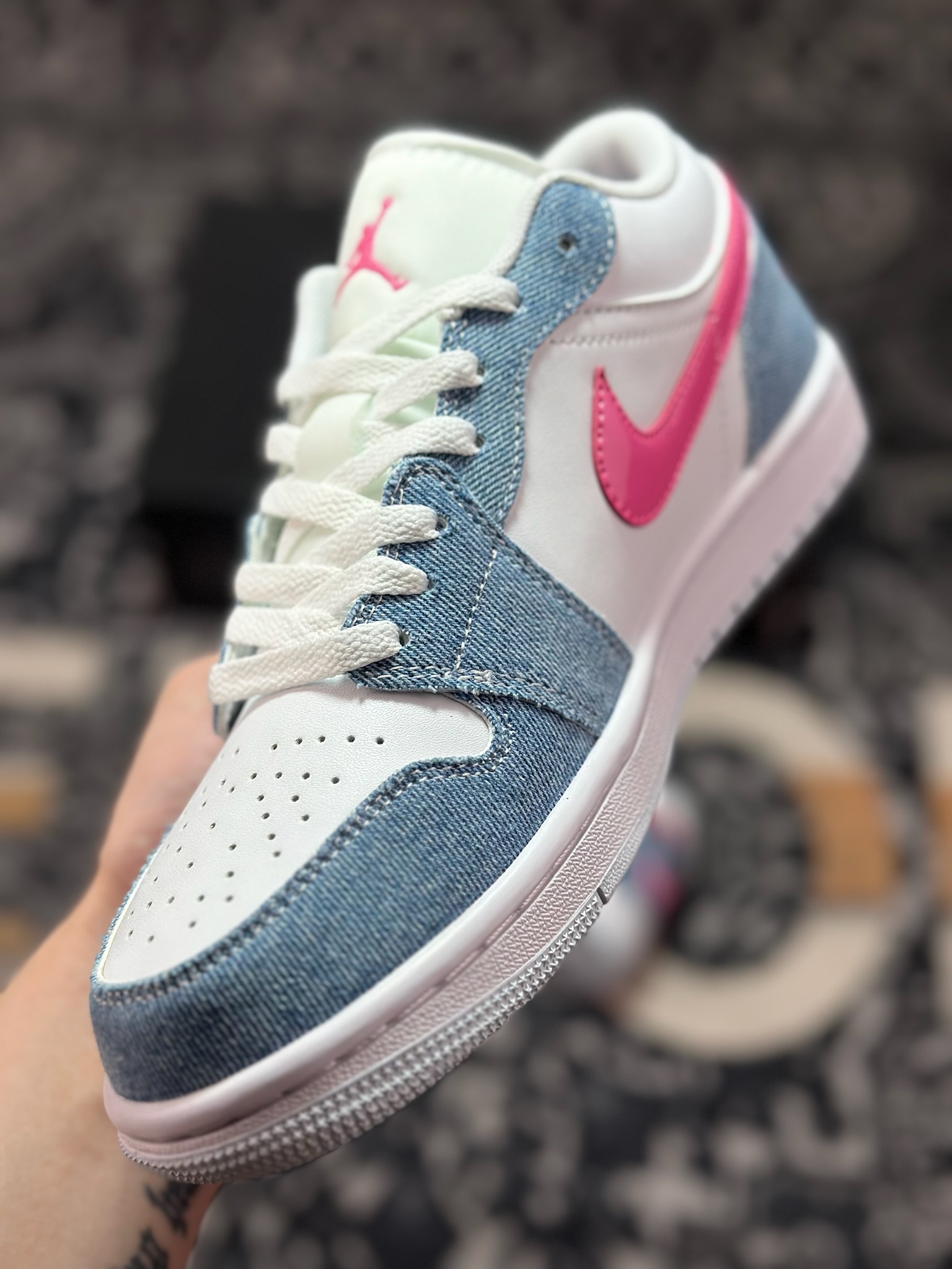 A620  元宵Air Jordan 1 Low 牛仔蓝粉钻钩  HQ2001-400-Chinese  UA Cheap High Quatity Brand  Clothes Bags handbags Sneakers wholesale wholesaler seller from China Factory suppliers Fashion Clothing  Shoes best Quality Beautiful Price  A620  元宵Air Jordan 1 Low 牛仔蓝粉钻钩  HQ2001-400