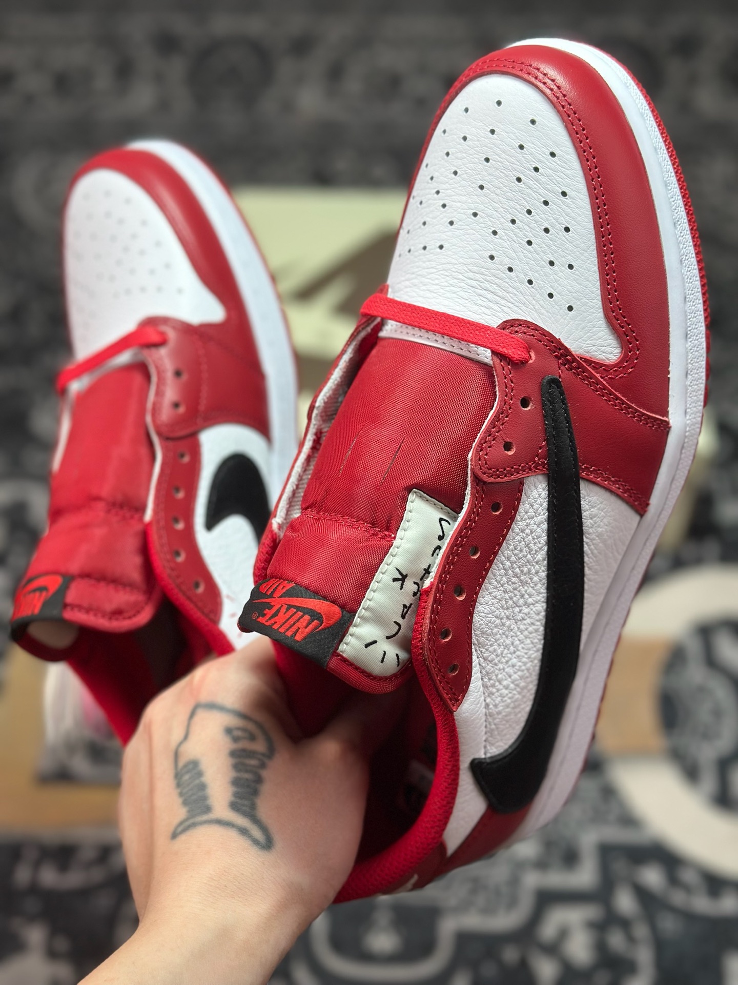 C400 优选 外贸专供 Travis Scott x Jordan Air Jordan 1 倒钩 红白黑 DM7866-101-Chinese UA Cheap High Quatity Brand Clothes Bags handbags Sneakers wholesale wholesaler seller from China Factory suppliers Fashion Clothing Shoes best Quality Beautiful Price C400 优选 外贸专供 Travis Scott x Jordan Air Jordan 1 倒钩 红白黑 DM7866-101
