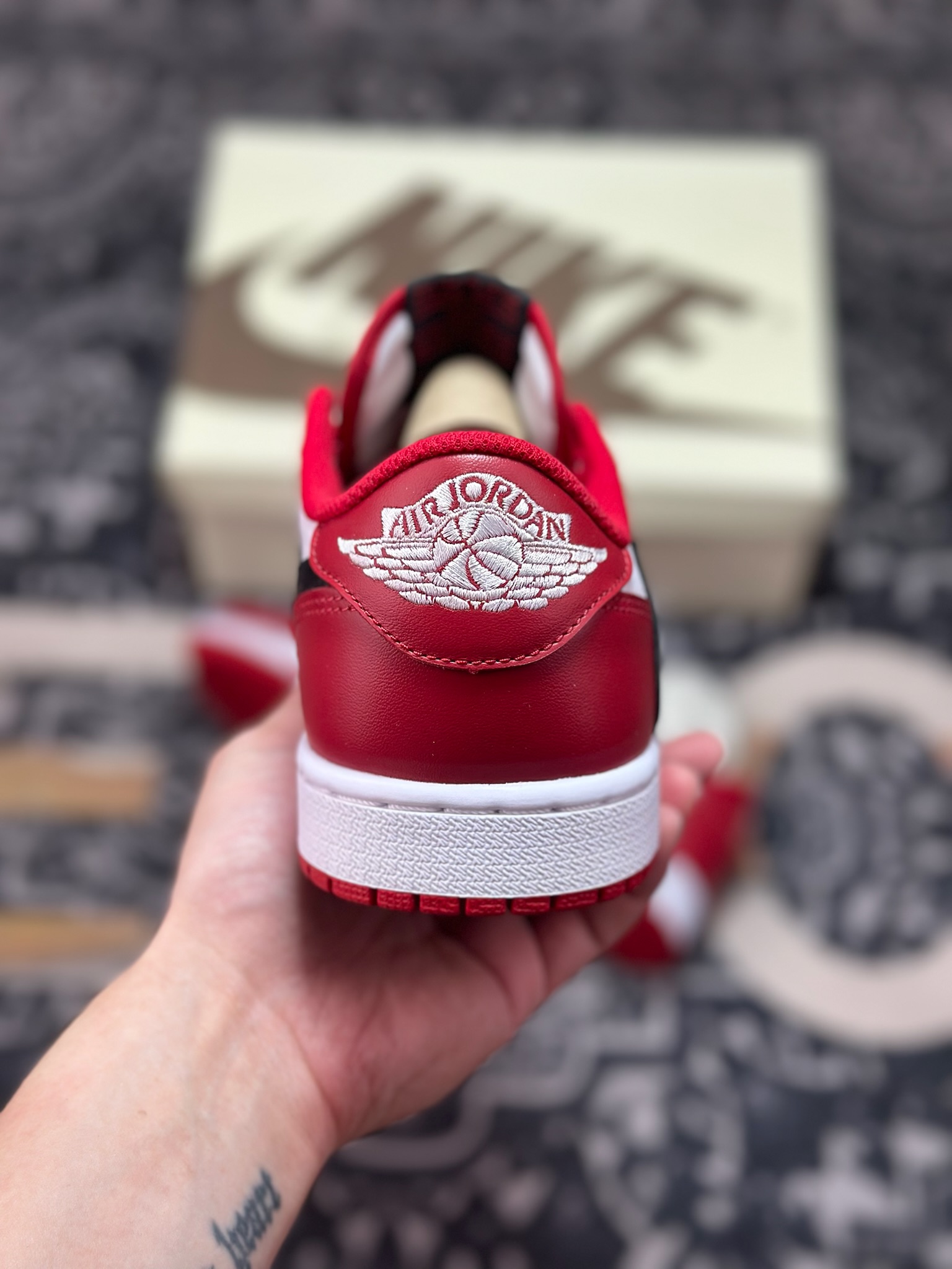 C400 优选 外贸专供 Travis Scott x Jordan Air Jordan 1 倒钩 红白黑 DM7866-101-Chinese UA Cheap High Quatity Brand Clothes Bags handbags Sneakers wholesale wholesaler seller from China Factory suppliers Fashion Clothing Shoes best Quality Beautiful Price C400 优选 外贸专供 Travis Scott x Jordan Air Jordan 1 倒钩 红白黑 DM7866-101