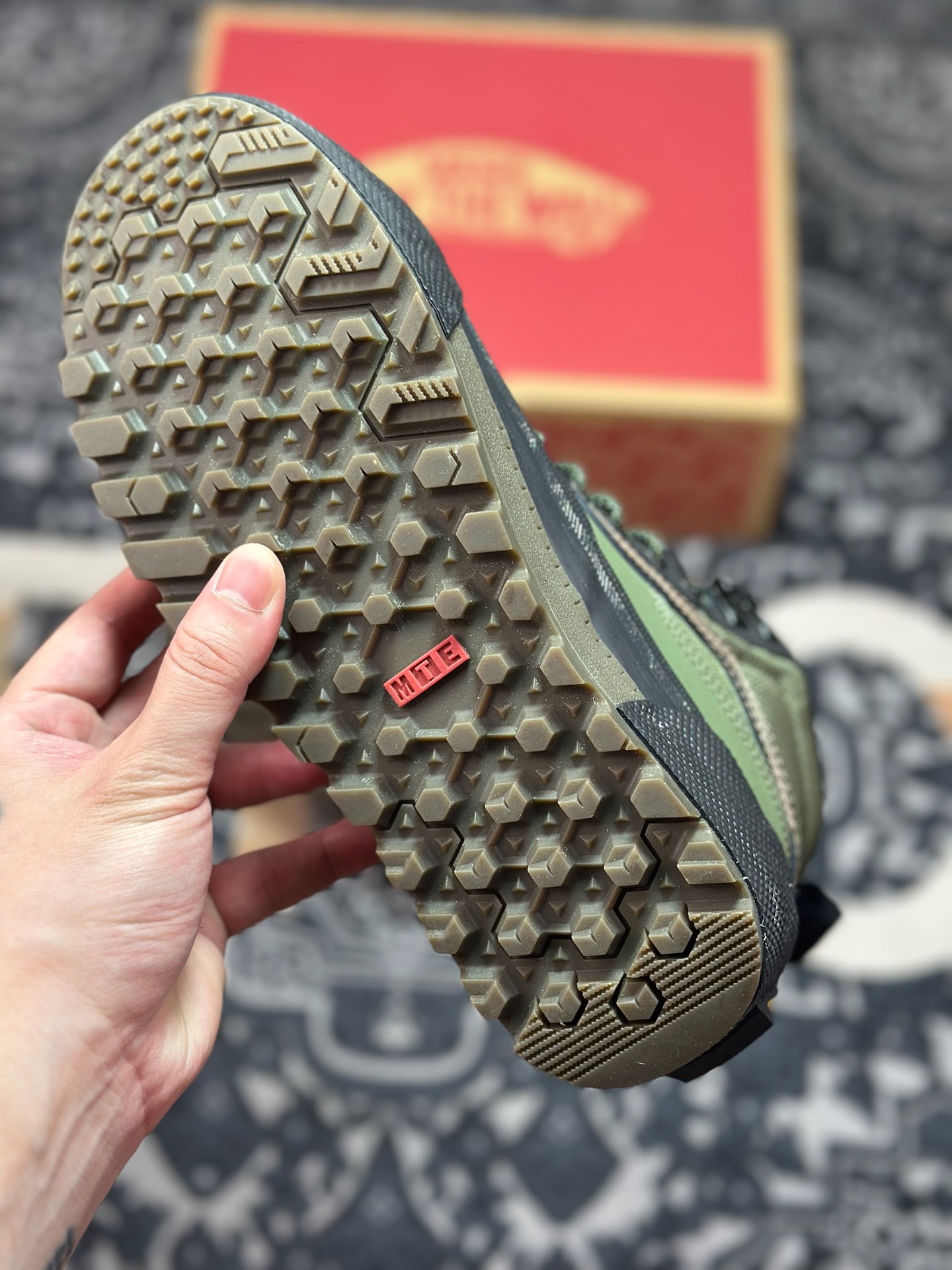 B4260 Vans SK8 Mte-3 Gore-Tex 户外靴