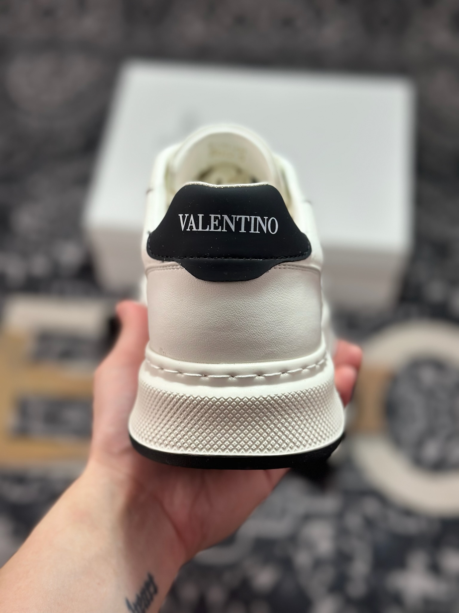 优选 原装级别 Valentino 华伦天奴 Rockstud untitled 厚底休闲铆钉小白鞋