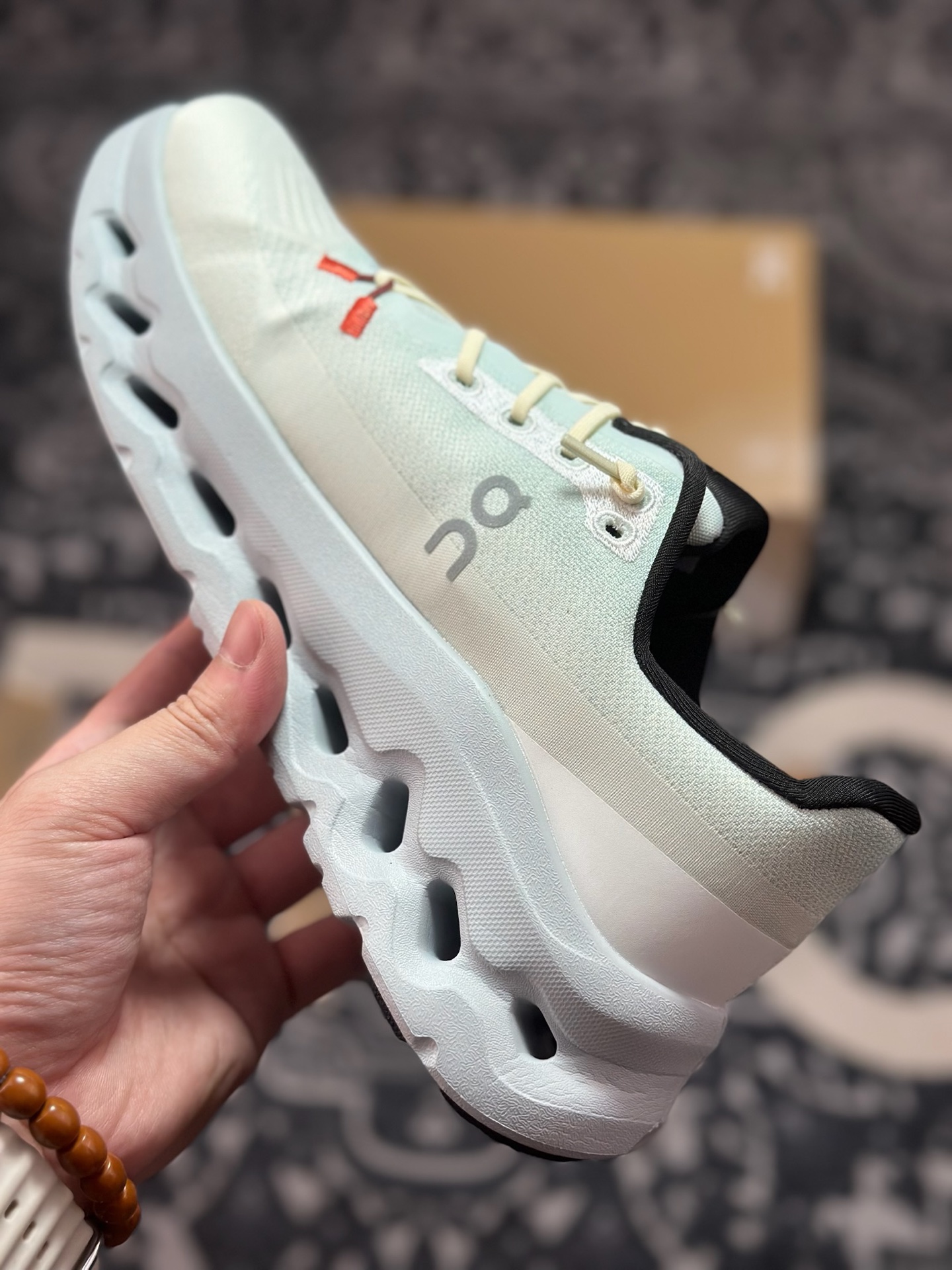 A6200 原厂级别 x Loewe 罗意威联名昂跑 Cloudventurure 系列