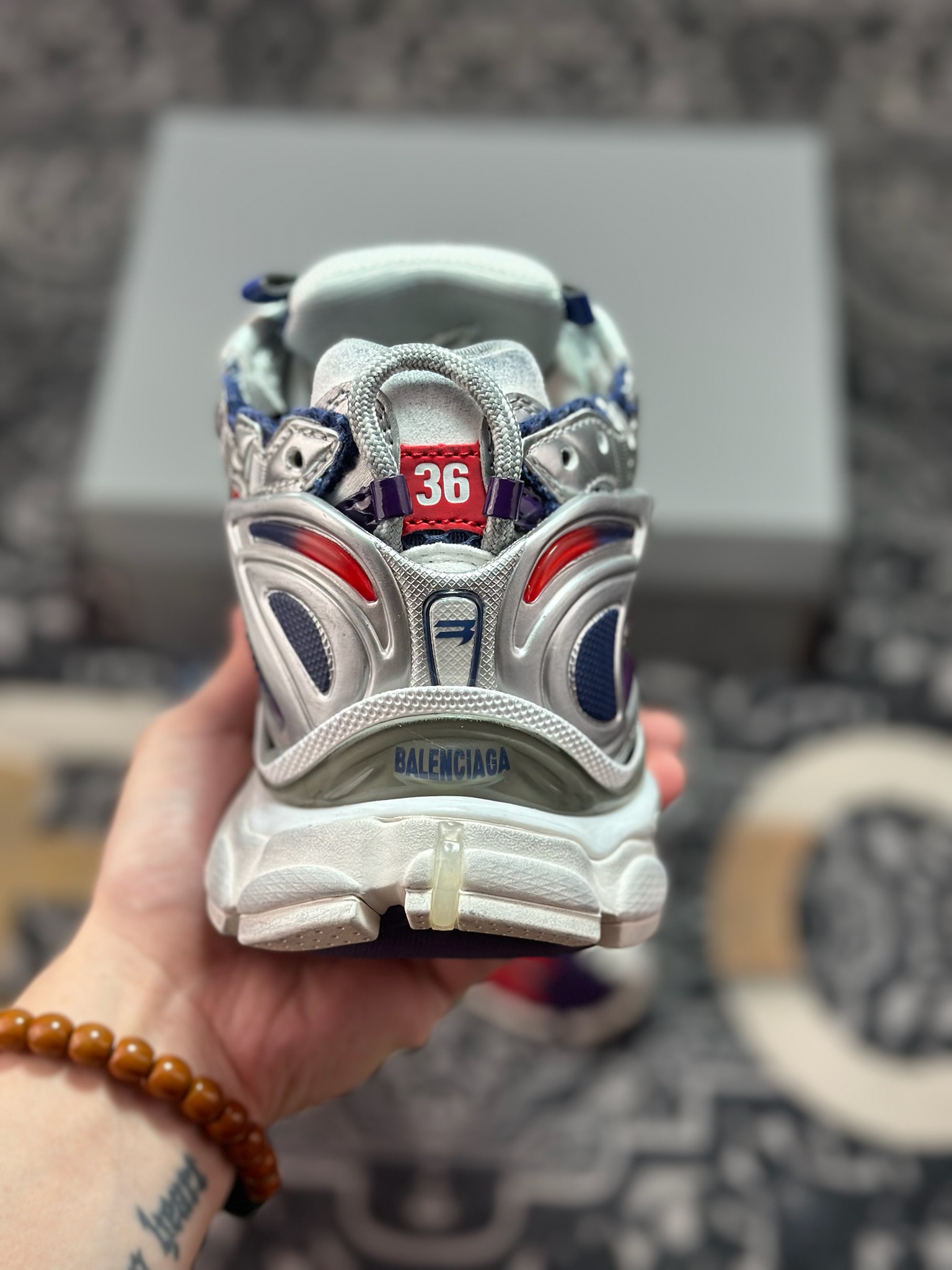 巴黎世家BALENCIAGA Runner Sneaker 2.0慢跑系列低帮复古野跑慢跑鞋“2.0解构破坏白银红蓝”772767 WRUNG 3120