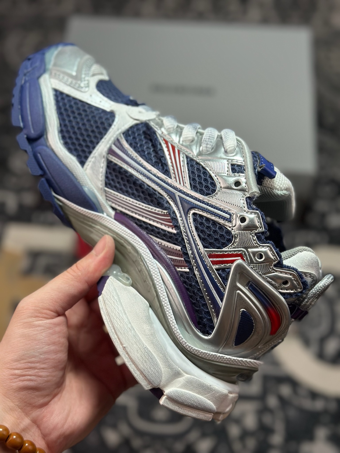 巴黎世家BALENCIAGA Runner Sneaker 2.0慢跑系列低帮复古野跑慢跑鞋“2.0解构破坏白银红蓝”772767 WRUNG 3120