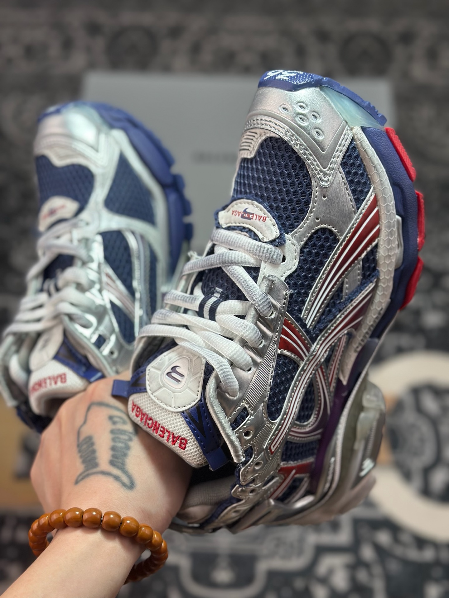 巴黎世家BALENCIAGA Runner Sneaker 2.0慢跑系列低帮复古野跑慢跑鞋“2.0解构破坏白银红蓝”772767 WRUNG 3120