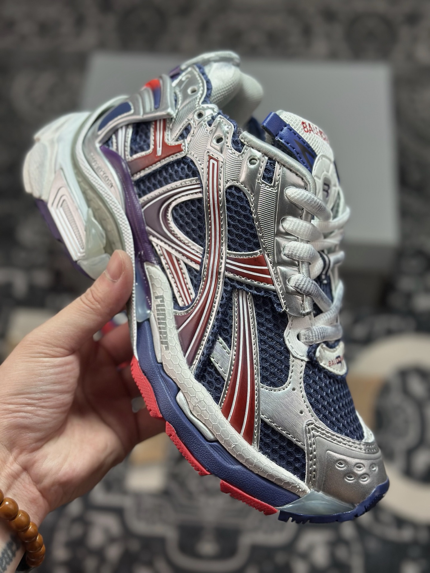 巴黎世家BALENCIAGA Runner Sneaker 2.0慢跑系列低帮复古野跑慢跑鞋“2.0解构破坏白银红蓝”772767 WRUNG 3120