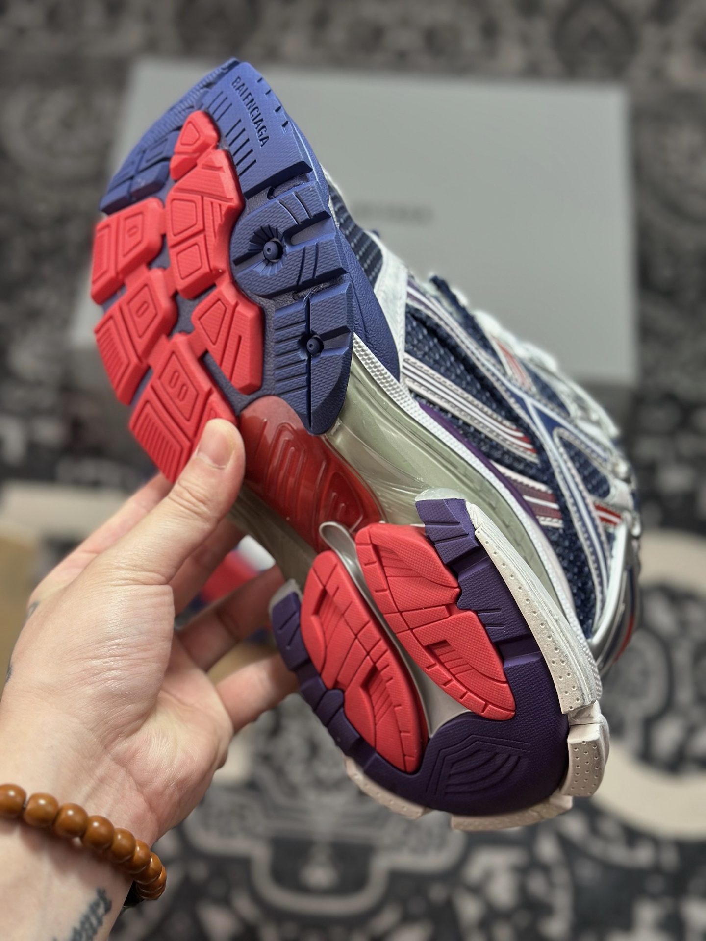 巴黎世家BALENCIAGA Runner Sneaker 2.0慢跑系列低帮复古野跑慢跑鞋“2.0解构破坏白银红蓝”772767 WRUNG 3120