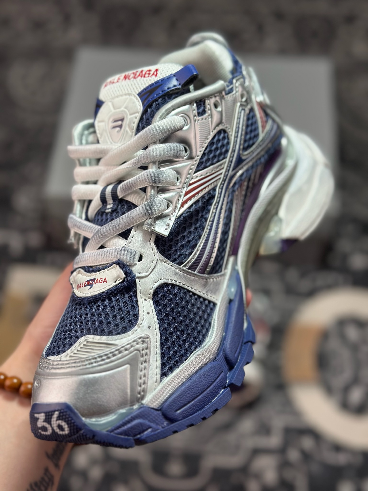 巴黎世家BALENCIAGA Runner Sneaker 2.0慢跑系列低帮复古野跑慢跑鞋“2.0解构破坏白银红蓝”772767 WRUNG 3120