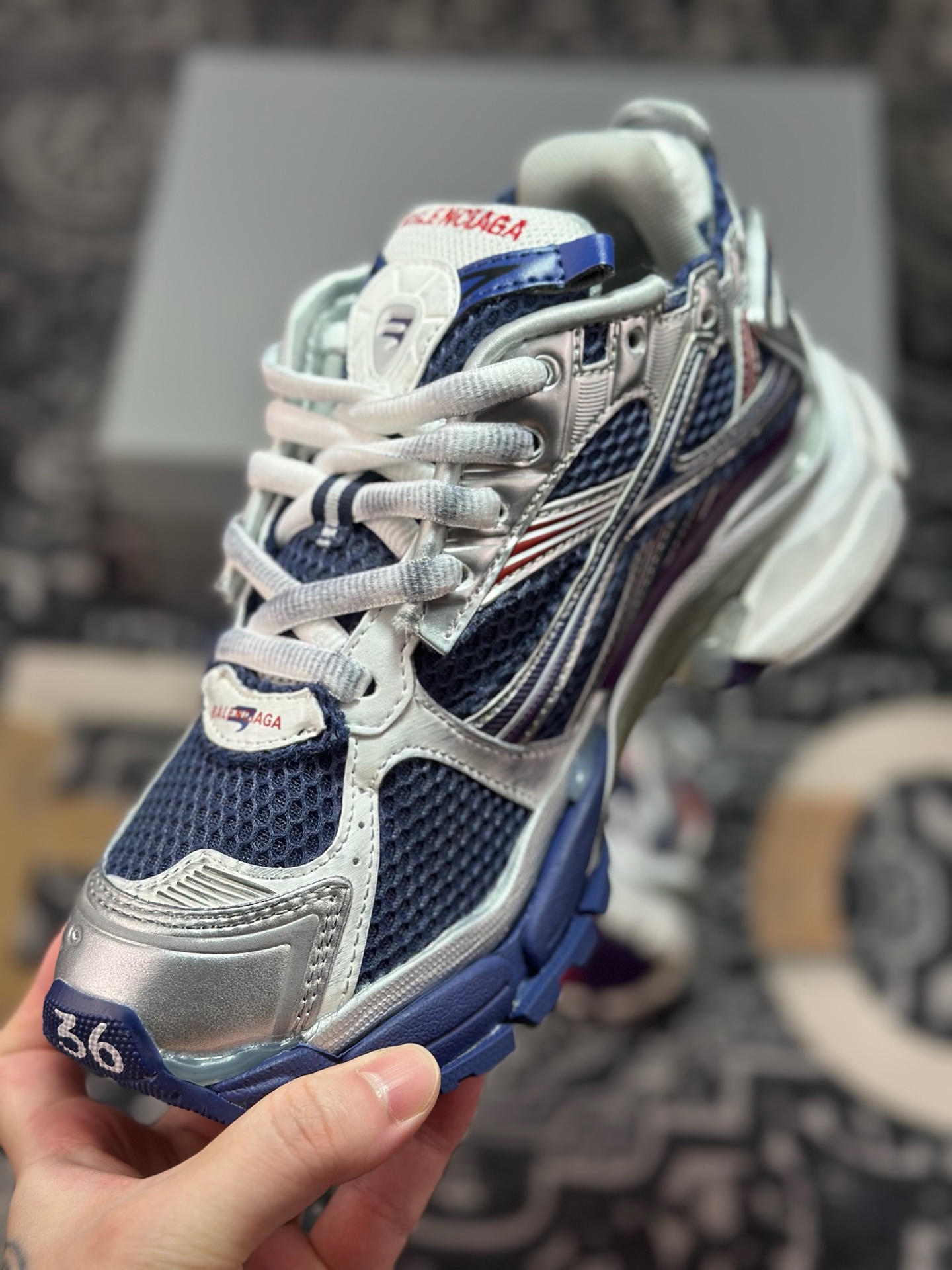 巴黎世家BALENCIAGA Runner Sneaker 2.0慢跑系列低帮复古野跑慢跑鞋“2.0解构破坏白银红蓝”772767 WRUNG 3120