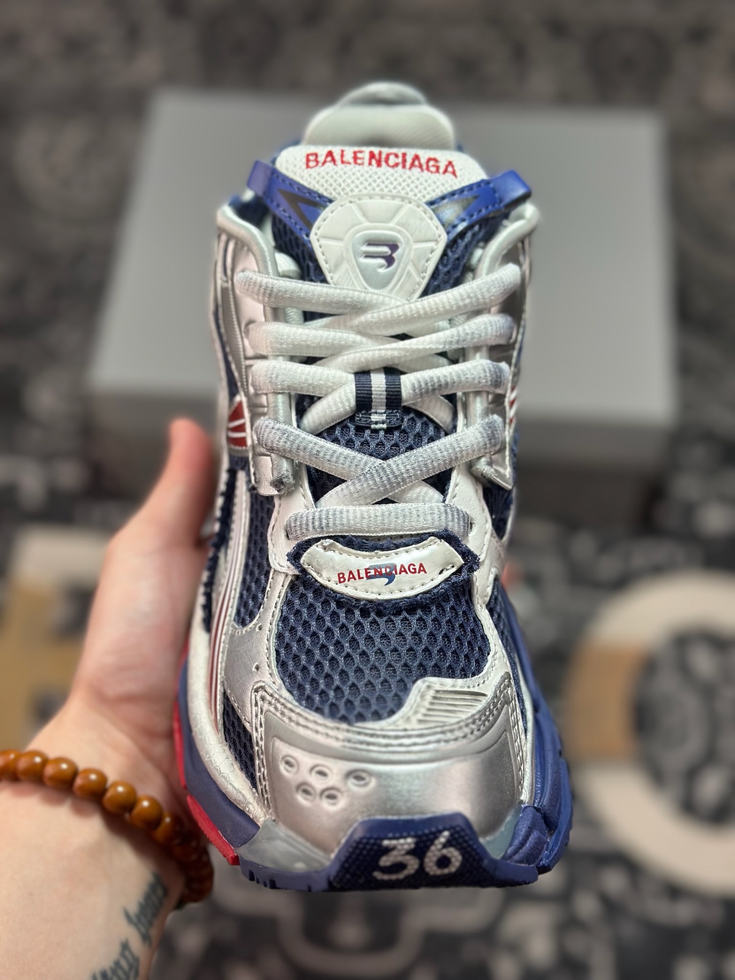 巴黎世家BALENCIAGA Runner Sneaker 2.0慢跑系列低帮复古野跑慢跑鞋“2.0解构破坏白银红蓝”772767 WRUNG 3120