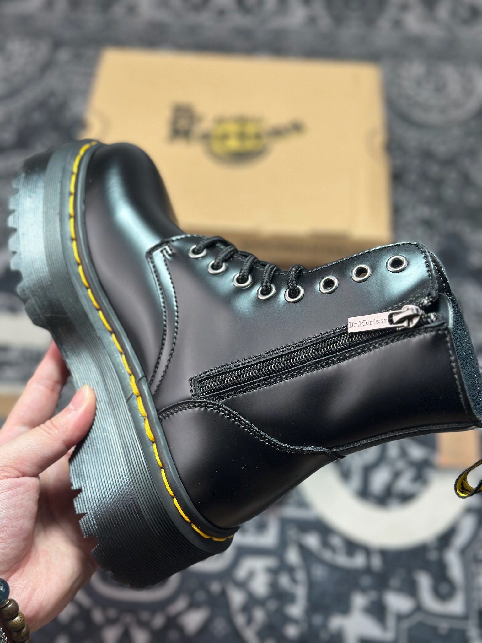 原厂级别 新货Dr.Martens 马汀博士经典款 厚底马丁靴系列 哑光面 黑色硬皮