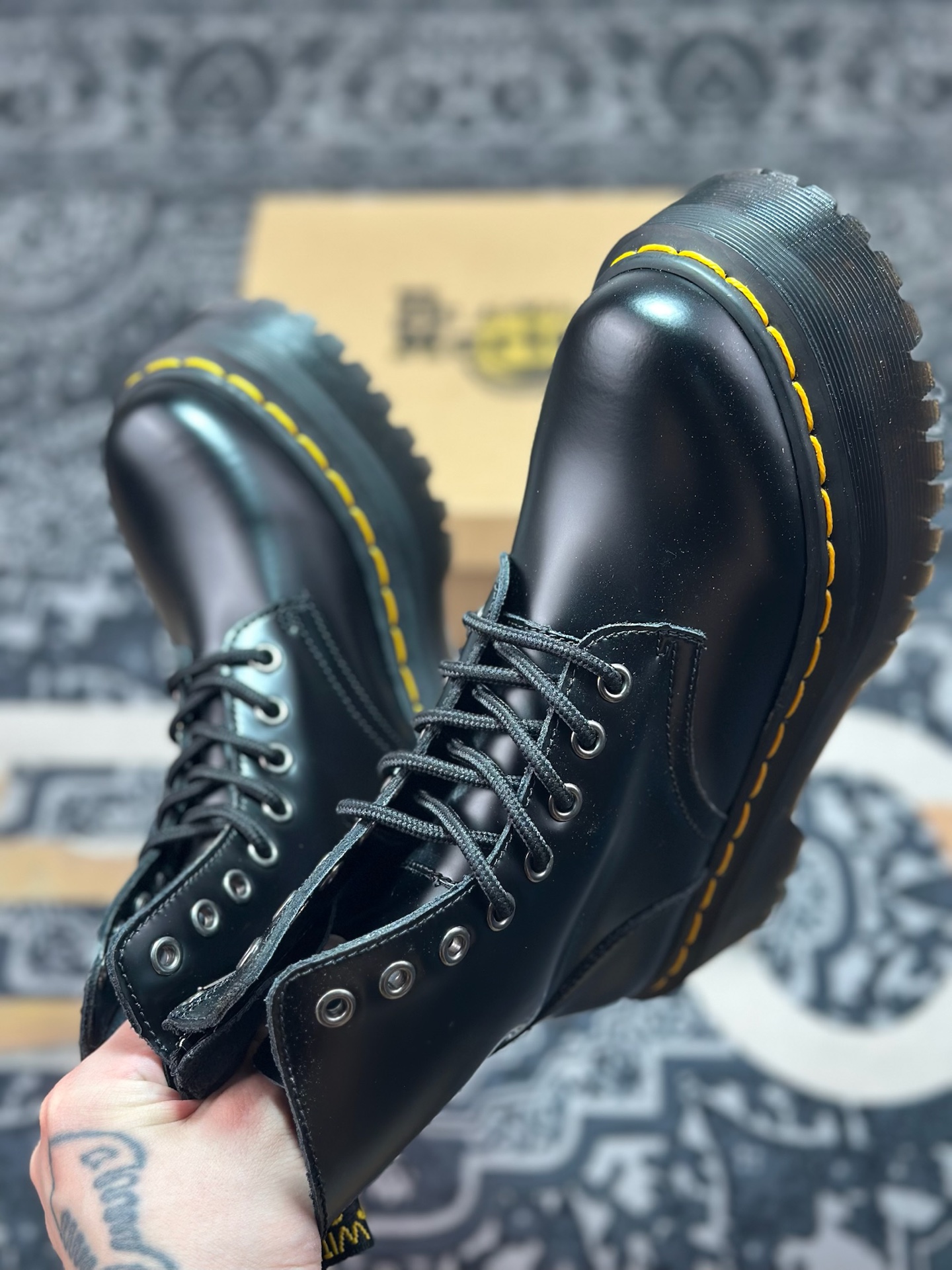 原厂级别 新货Dr.Martens 马汀博士经典款 厚底马丁靴系列 哑光面 黑色硬皮