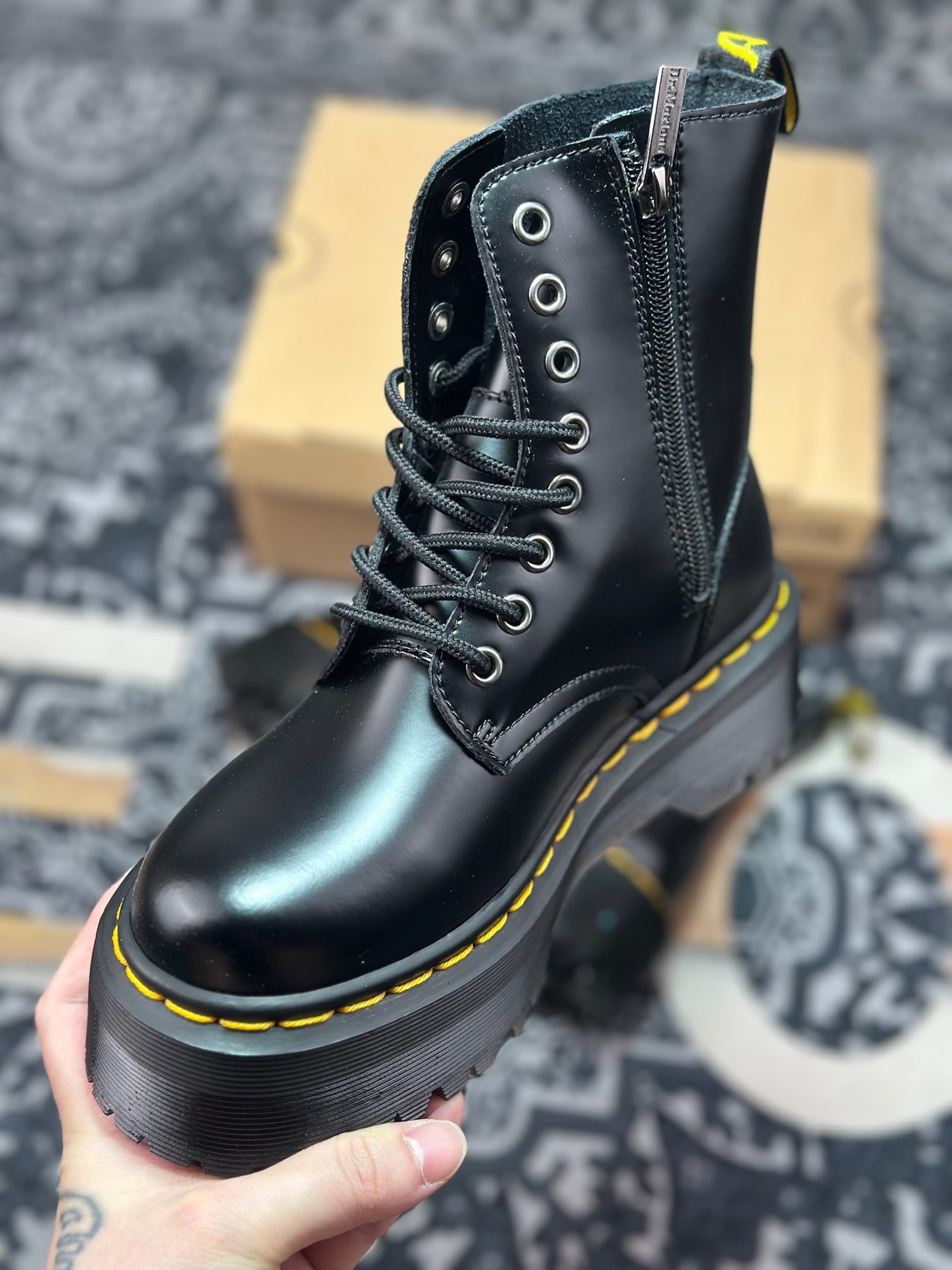 原厂级别 新货Dr.Martens 马汀博士经典款 厚底马丁靴系列 哑光面 黑色硬皮