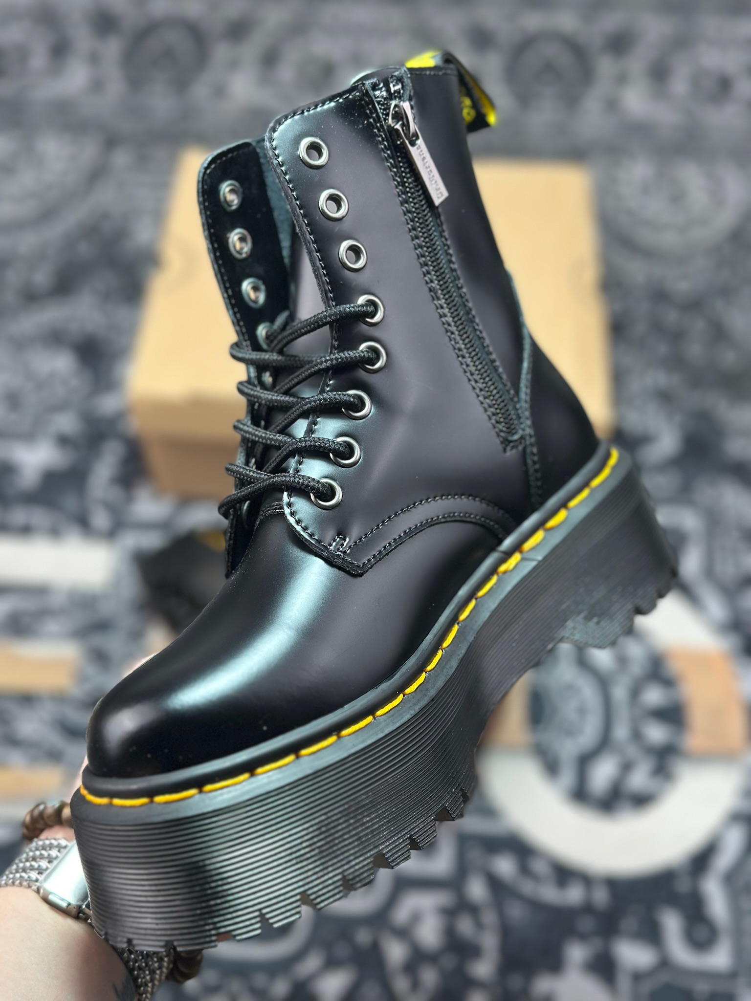 原厂级别 新货Dr.Martens 马汀博士经典款 厚底马丁靴系列 哑光面 黑色硬皮