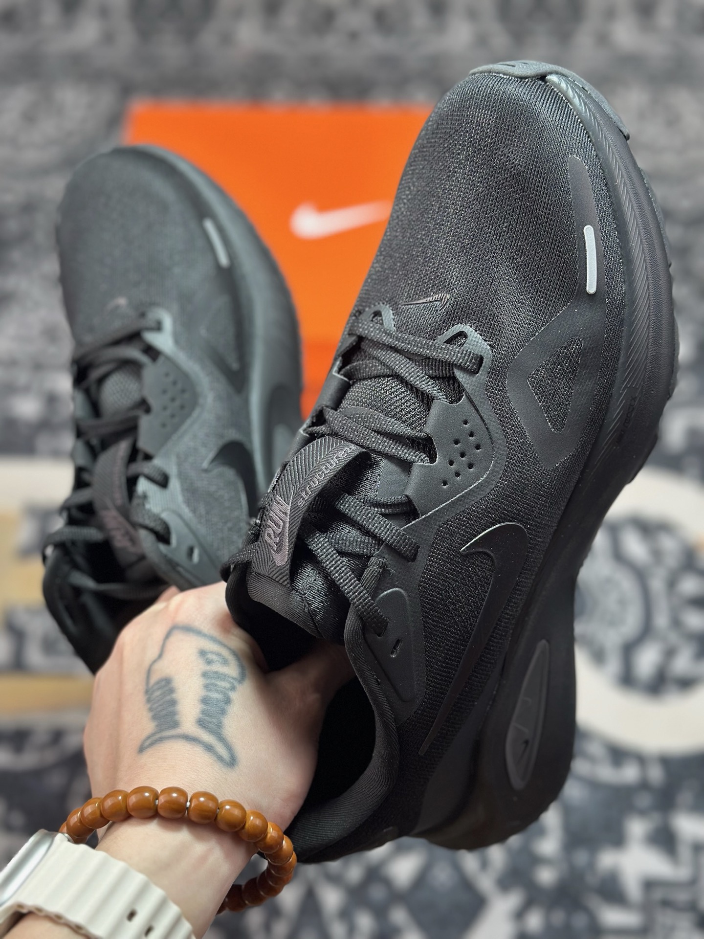 原厂级别NIKE STRUCTURE 26代登月系列网透面气 训跑练步鞋 HJ1102-001