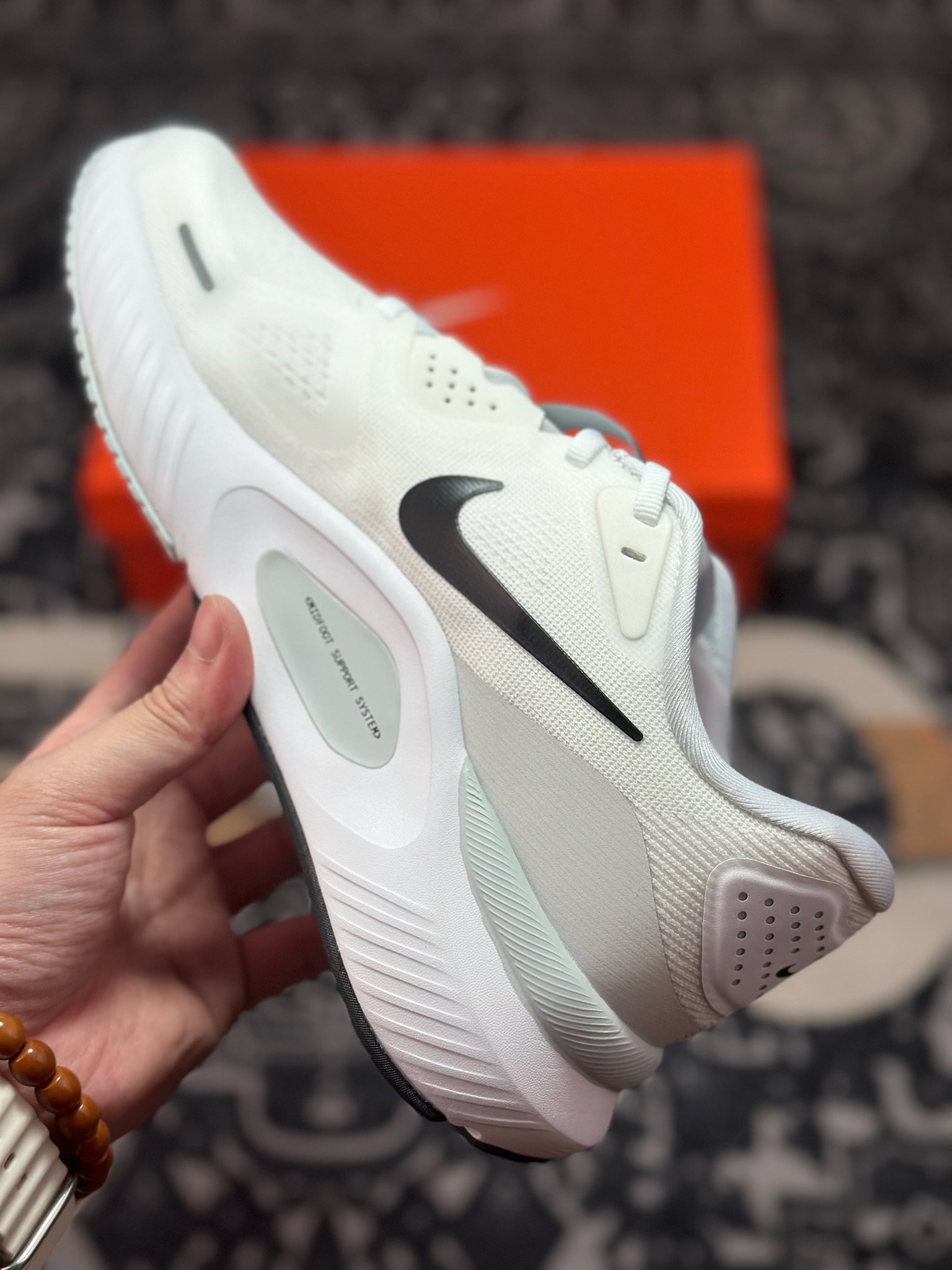 原厂级别NIKE STRUCTURE 26代登月系列网透面气 训跑练步鞋 HJ1102-100