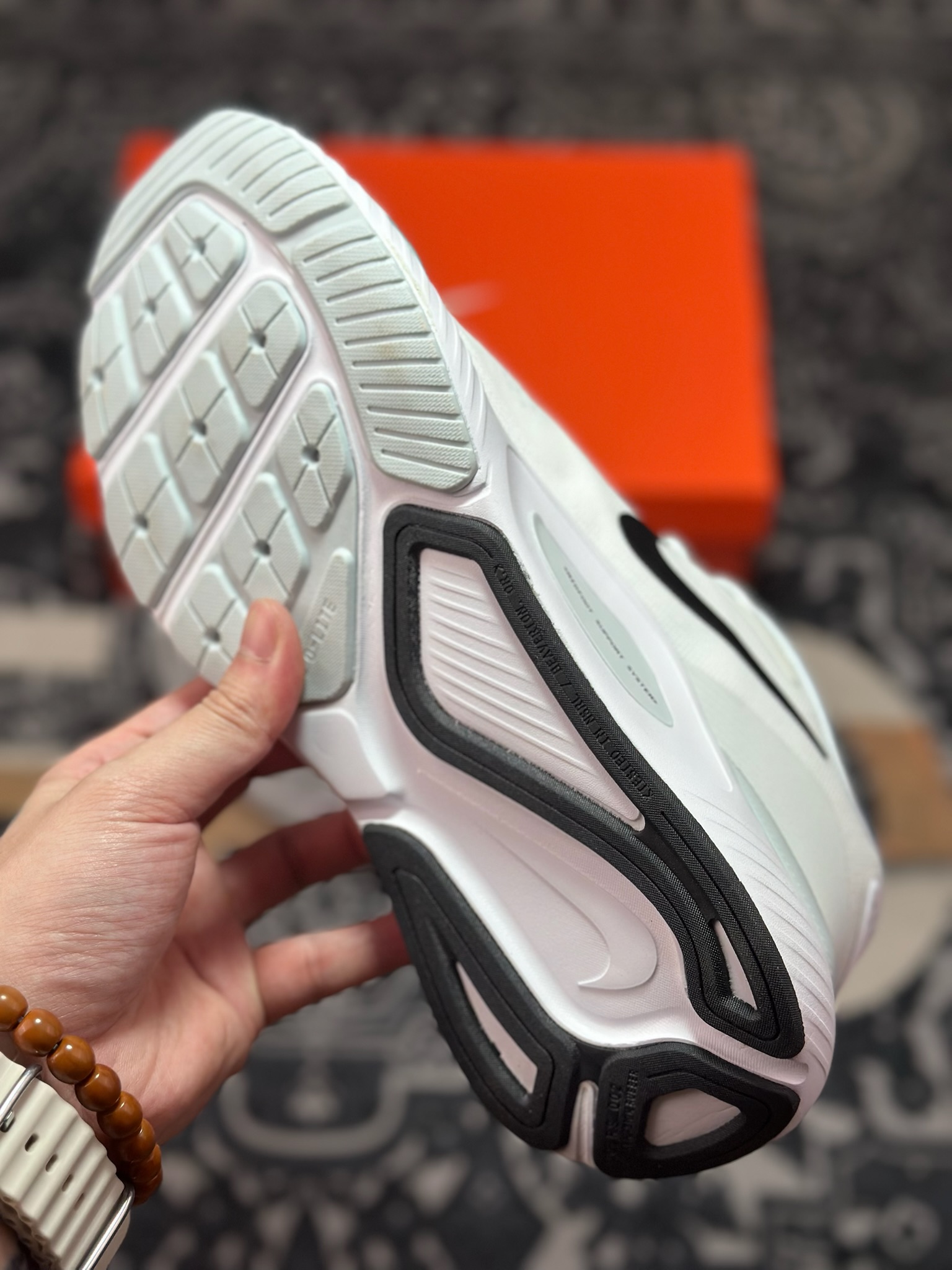 原厂级别NIKE STRUCTURE 26代登月系列网透面气 训跑练步鞋 HJ1102-100