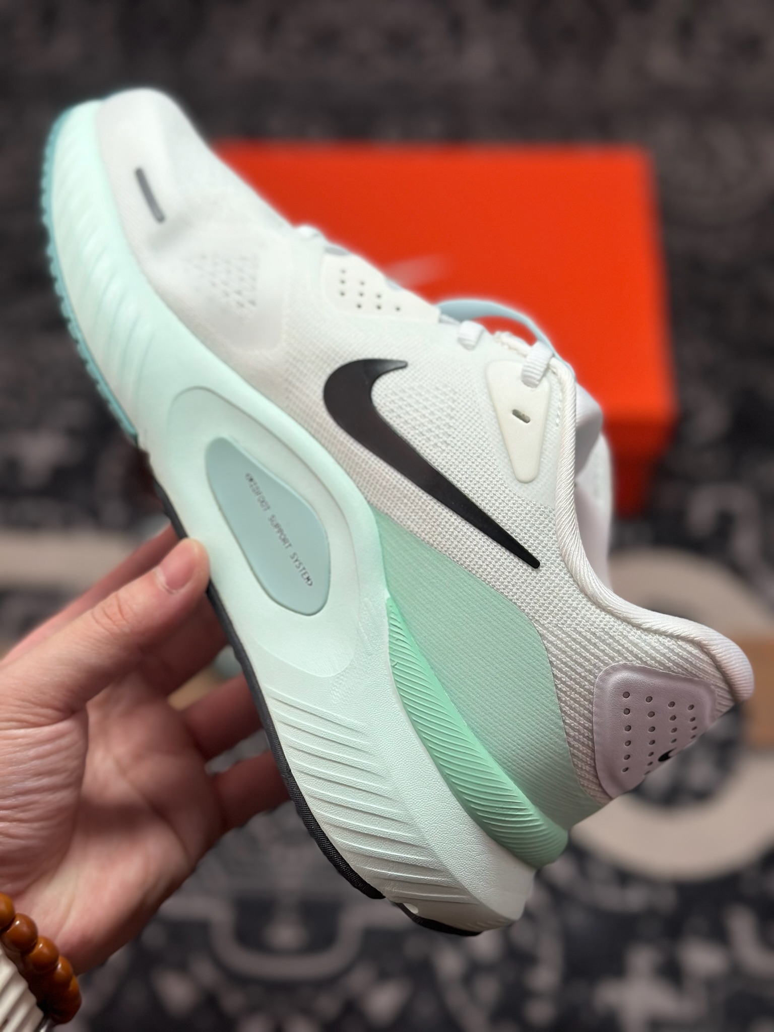 原厂级别NIKE STRUCTURE 26代登月系列网透面气 训跑练步鞋 HJ1101-100