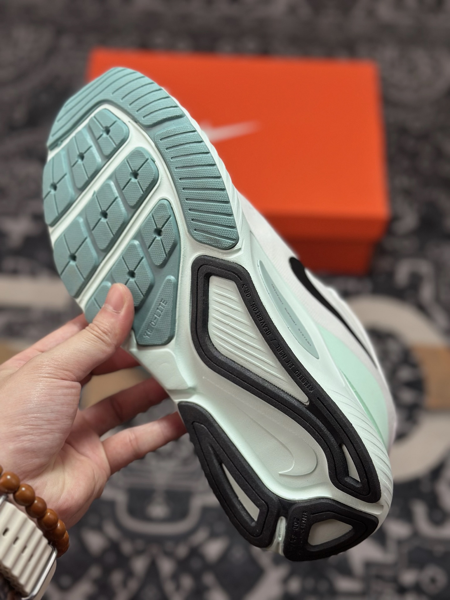 原厂级别NIKE STRUCTURE 26代登月系列网透面气 训跑练步鞋 HJ1101-100