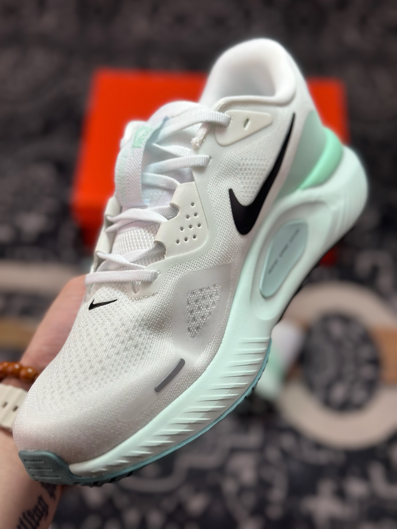 原厂级别NIKE STRUCTURE 26代登月系列网透面气 训跑练步鞋 HJ1101-100