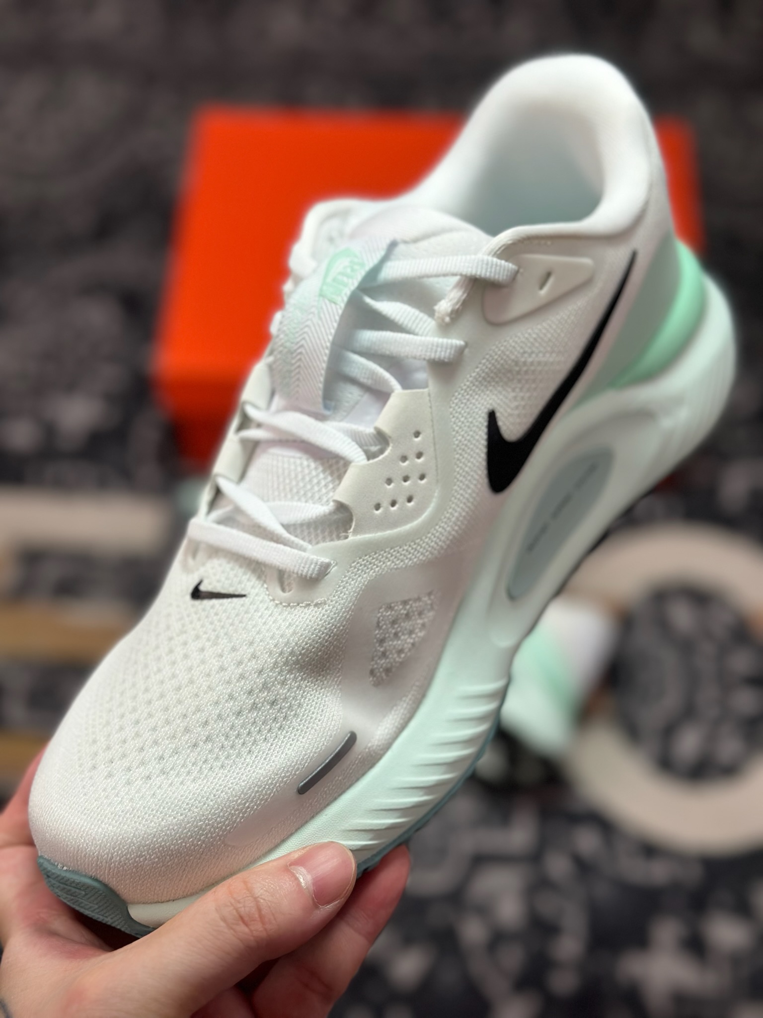 原厂级别NIKE STRUCTURE 26代登月系列网透面气 训跑练步鞋 HJ1101-100