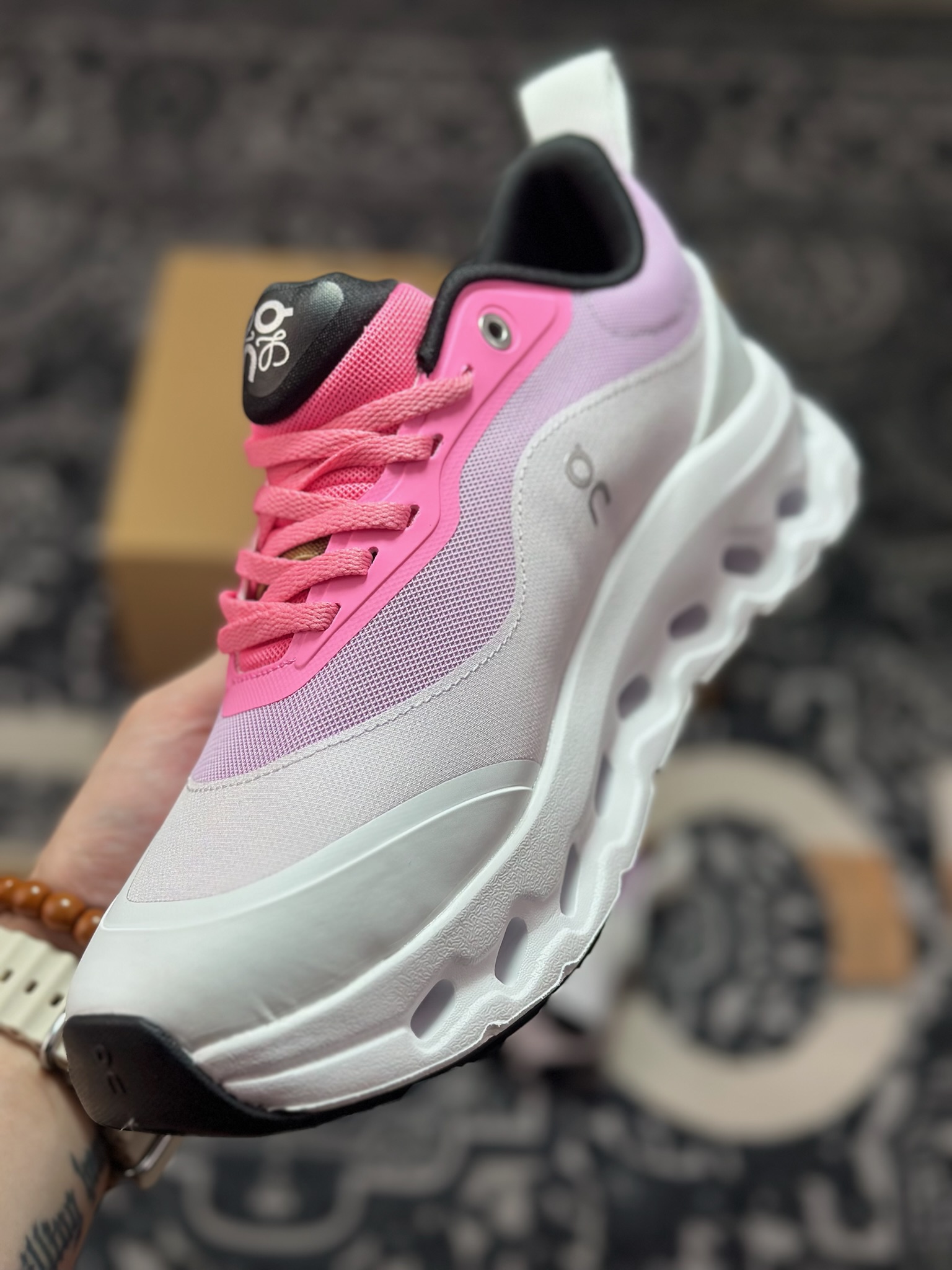 原装级别 Loewe x ON 罗意威联名昂跑 Cloudtilt 系列