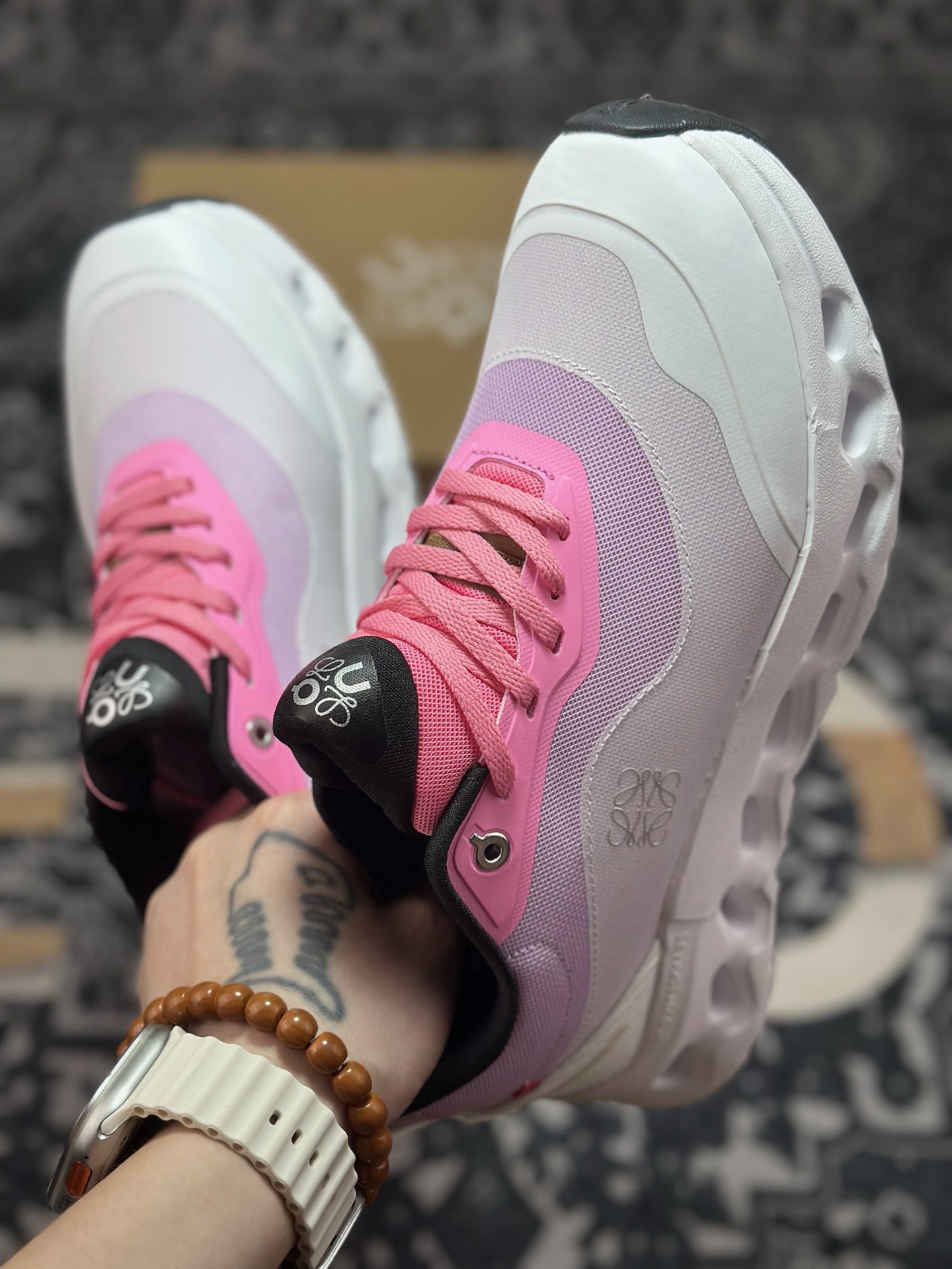 原装级别 Loewe x ON 罗意威联名昂跑 Cloudtilt 系列