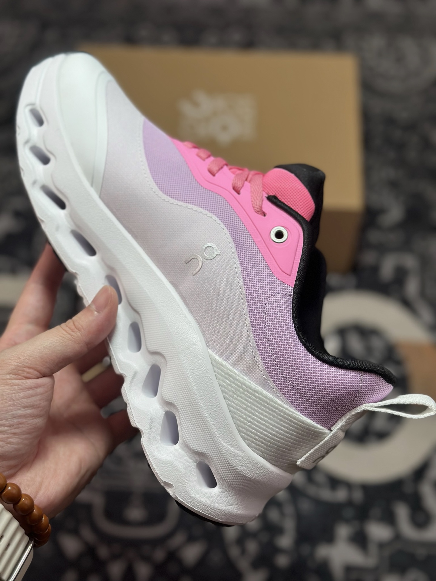 原装级别 Loewe x ON 罗意威联名昂跑 Cloudtilt 系列