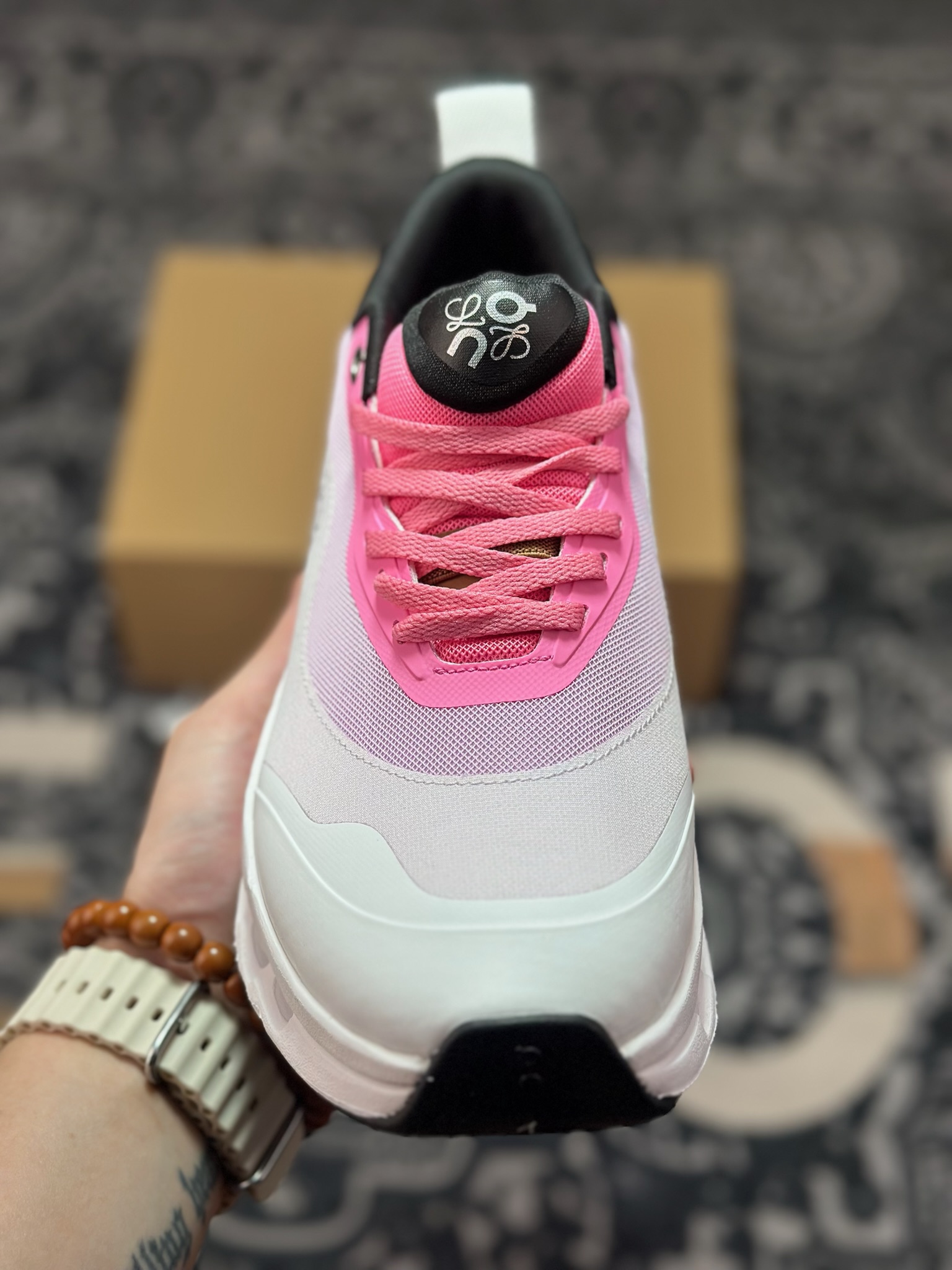 原装级别 Loewe x ON 罗意威联名昂跑 Cloudtilt 系列