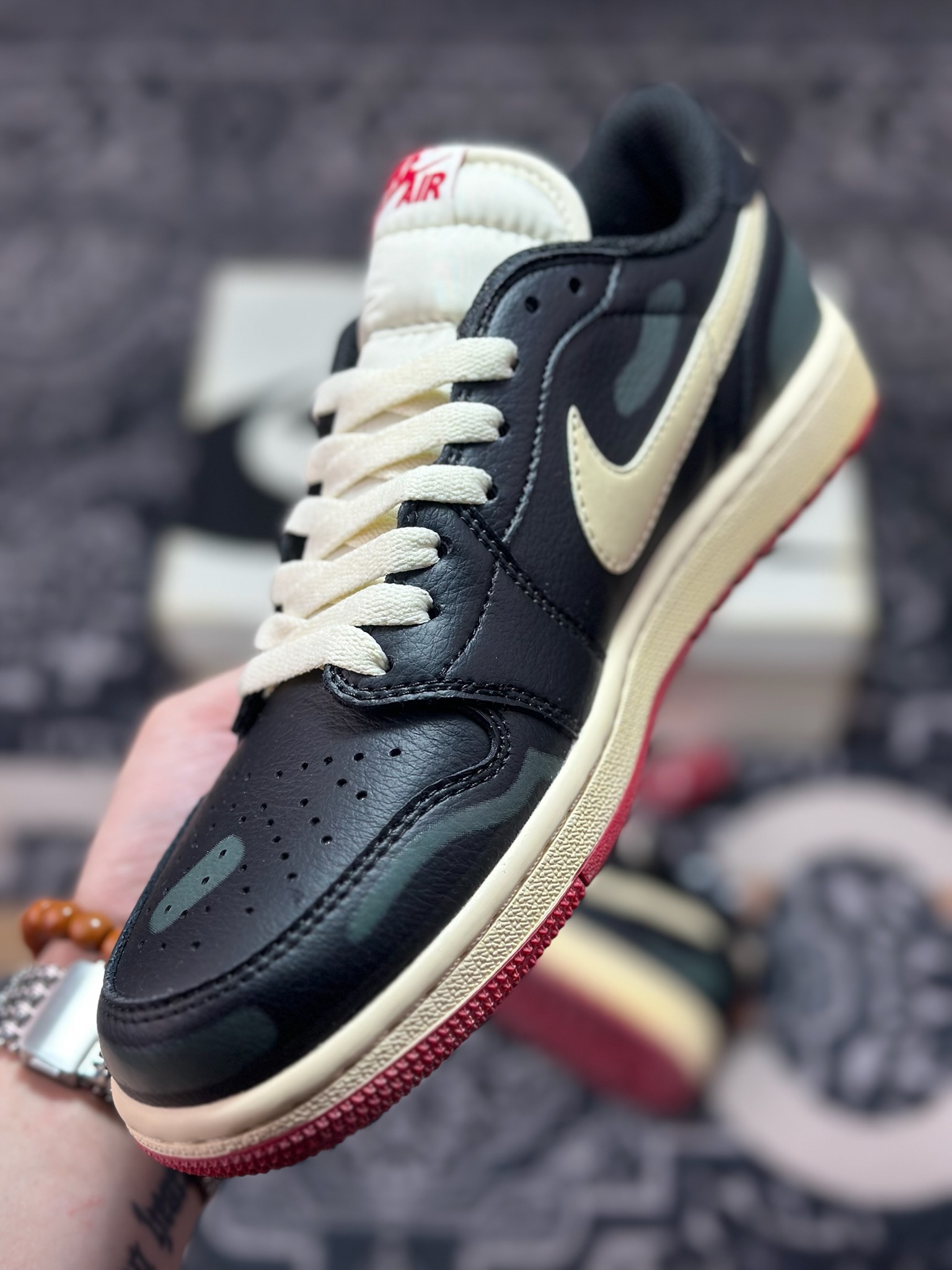 原装级别 Nigel Sylvester x Air Jordan 1 Low 做旧黑红 IB8958-001