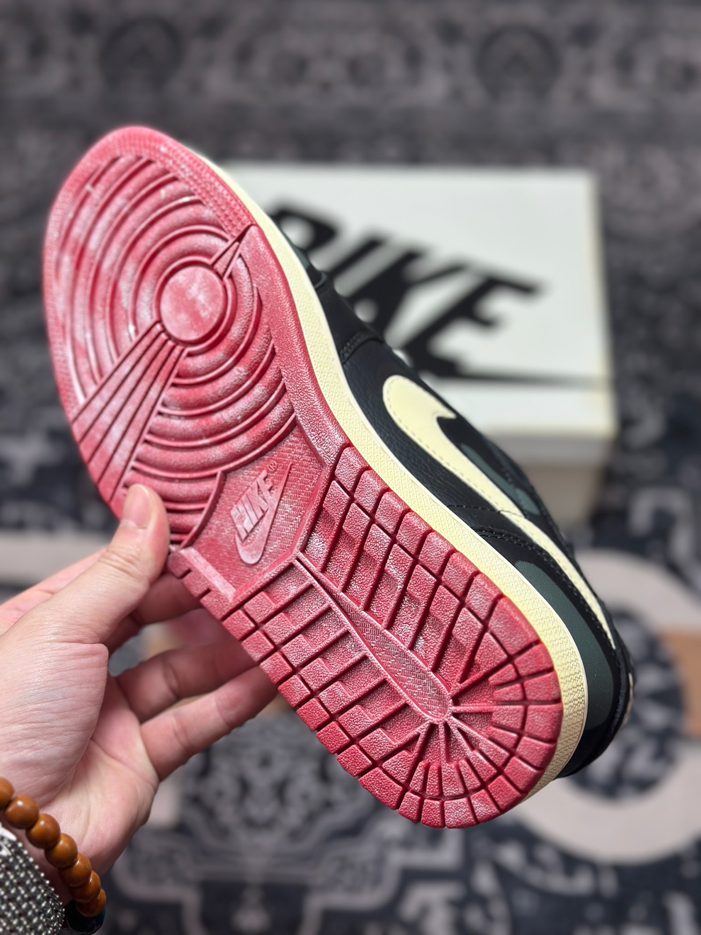 原装级别 Nigel Sylvester x Air Jordan 1 Low 做旧黑红 IB8958-001