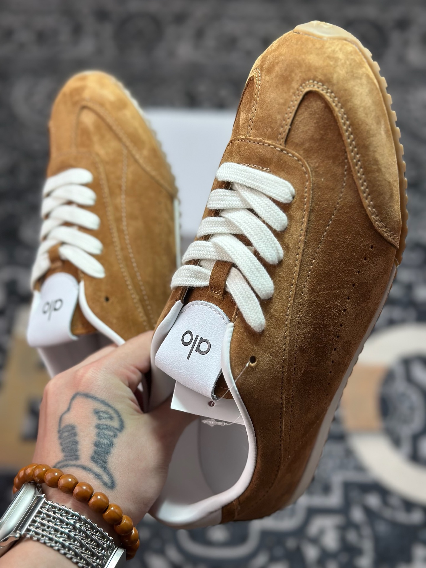 原装级别 Alo Yoga Sunset Sneaker 徳训生活休闲鞋 卡其棕 A0891U-Black