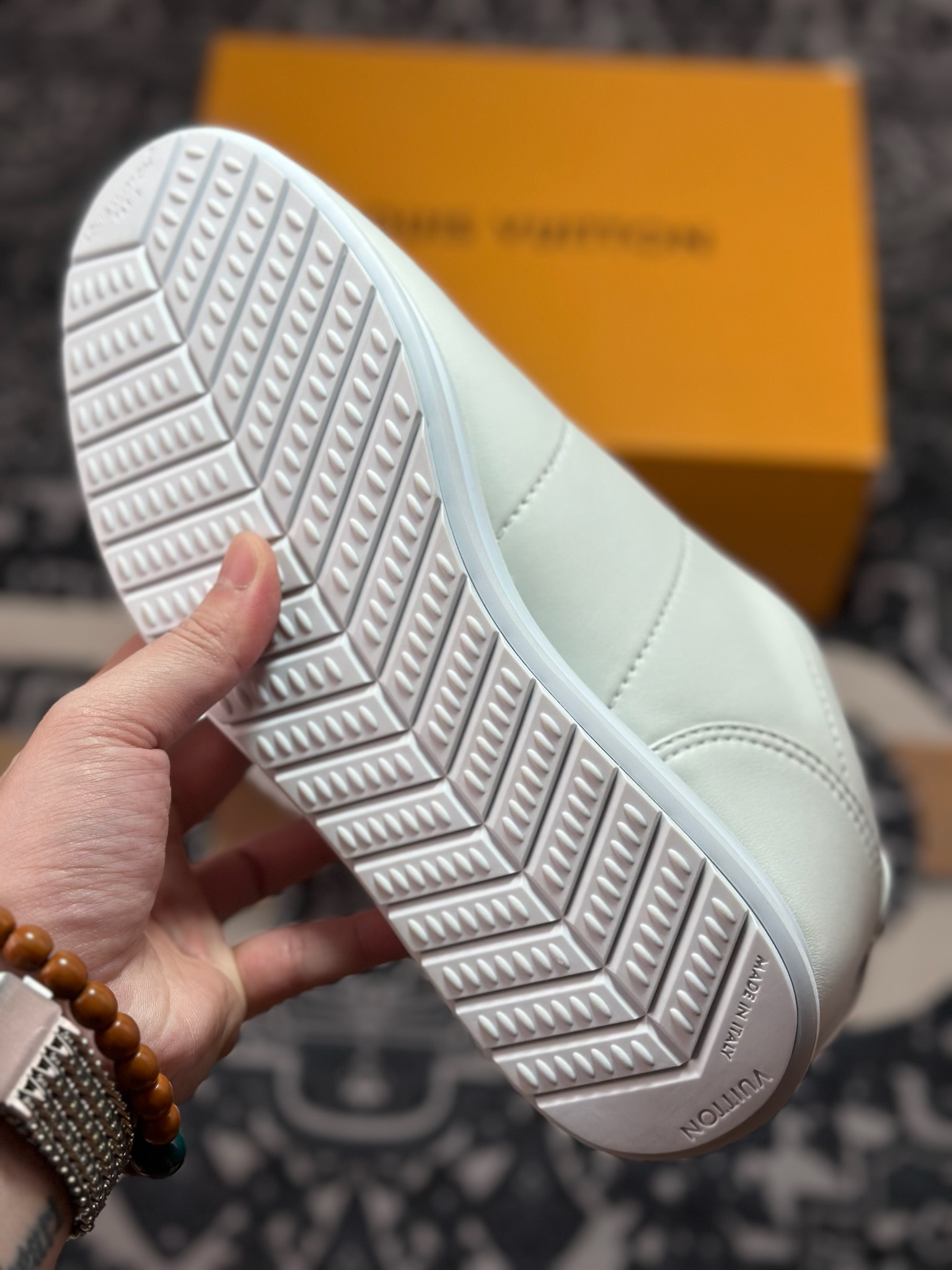 D8550 Louis Vuitton Buttersoft Sneaker Low 极其柔软系列低帮复古面包百搭休闲运动文化篮球板鞋“皮革全白”1AIKDH-Chinese UA Cheap High Quatity Brand Clothes Bags handbags Sneakers wholesale wholesaler seller from China Factory suppliers Fashion Clothing Shoes best Quality Beautiful Price D8550 Louis Vuitton Buttersoft Sneaker Low 极其柔软系列低帮复古面包百搭休闲运动文化篮球板鞋“皮革全白”1AIKDH