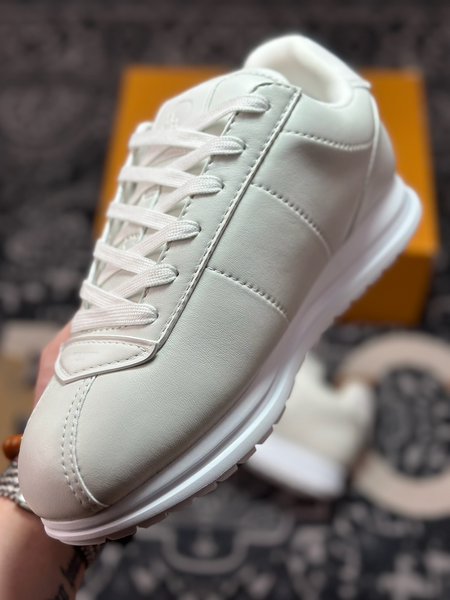 D8550 Louis Vuitton Buttersoft Sneaker Low 极其柔软系列低帮复古面包百搭休闲运动文化篮球板鞋“皮革全白”1AIKDH-Chinese UA Cheap High Quatity Brand Clothes Bags handbags Sneakers wholesale wholesaler seller from China Factory suppliers Fashion Clothing Shoes best Quality Beautiful Price D8550 Louis Vuitton Buttersoft Sneaker Low 极其柔软系列低帮复古面包百搭休闲运动文化篮球板鞋“皮革全白”1AIKDH