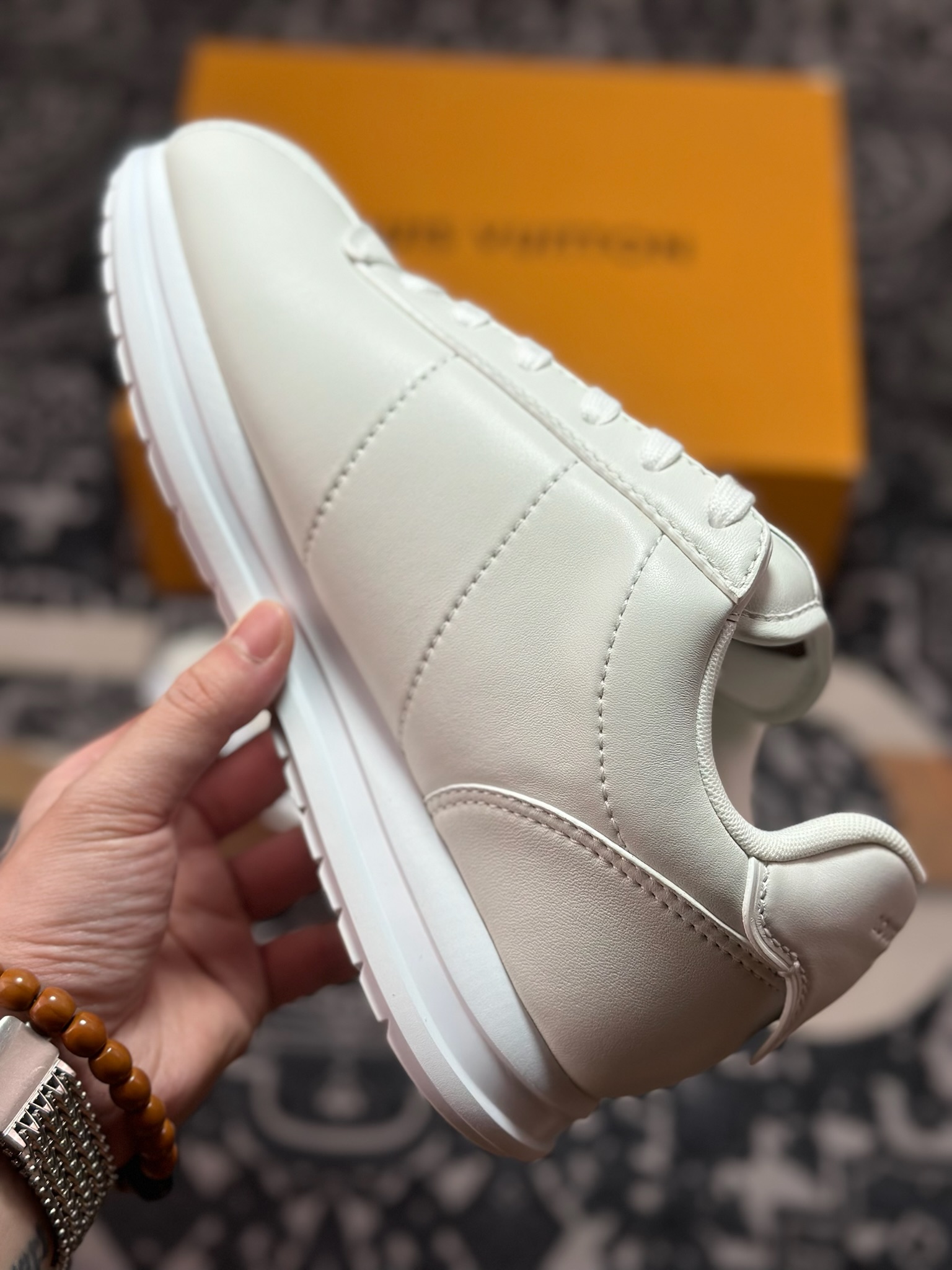 D8550 Louis Vuitton Buttersoft Sneaker Low 极其柔软系列低帮复古面包百搭休闲运动文化篮球板鞋“皮革全白”1AIKDH-Chinese UA Cheap High Quatity Brand Clothes Bags handbags Sneakers wholesale wholesaler seller from China Factory suppliers Fashion Clothing Shoes best Quality Beautiful Price D8550 Louis Vuitton Buttersoft Sneaker Low 极其柔软系列低帮复古面包百搭休闲运动文化篮球板鞋“皮革全白”1AIKDH