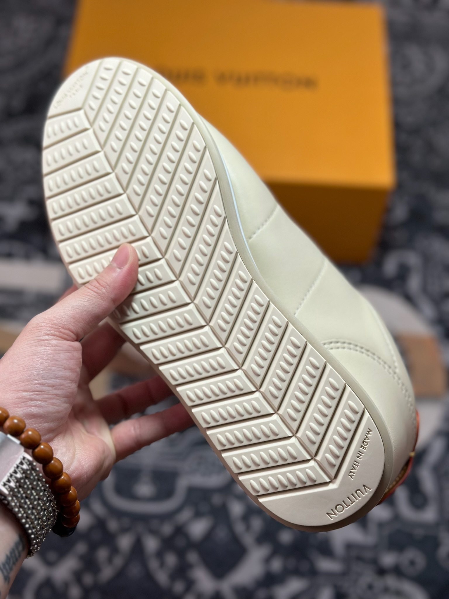 D8550 Louis Vuitton Buttersoft Sneaker Low 极其柔软系列低帮复古面包百搭休闲运动文化篮球板鞋“皮革米黄棕”1AIKF2-Chinese UA Cheap High Quatity Brand Clothes Bags handbags Sneakers wholesale wholesaler seller from China Factory suppliers Fashion Clothing Shoes best Quality Beautiful Price D8550 Louis Vuitton Buttersoft Sneaker Low 极其柔软系列低帮复古面包百搭休闲运动文化篮球板鞋“皮革米黄棕”1AIKF2
