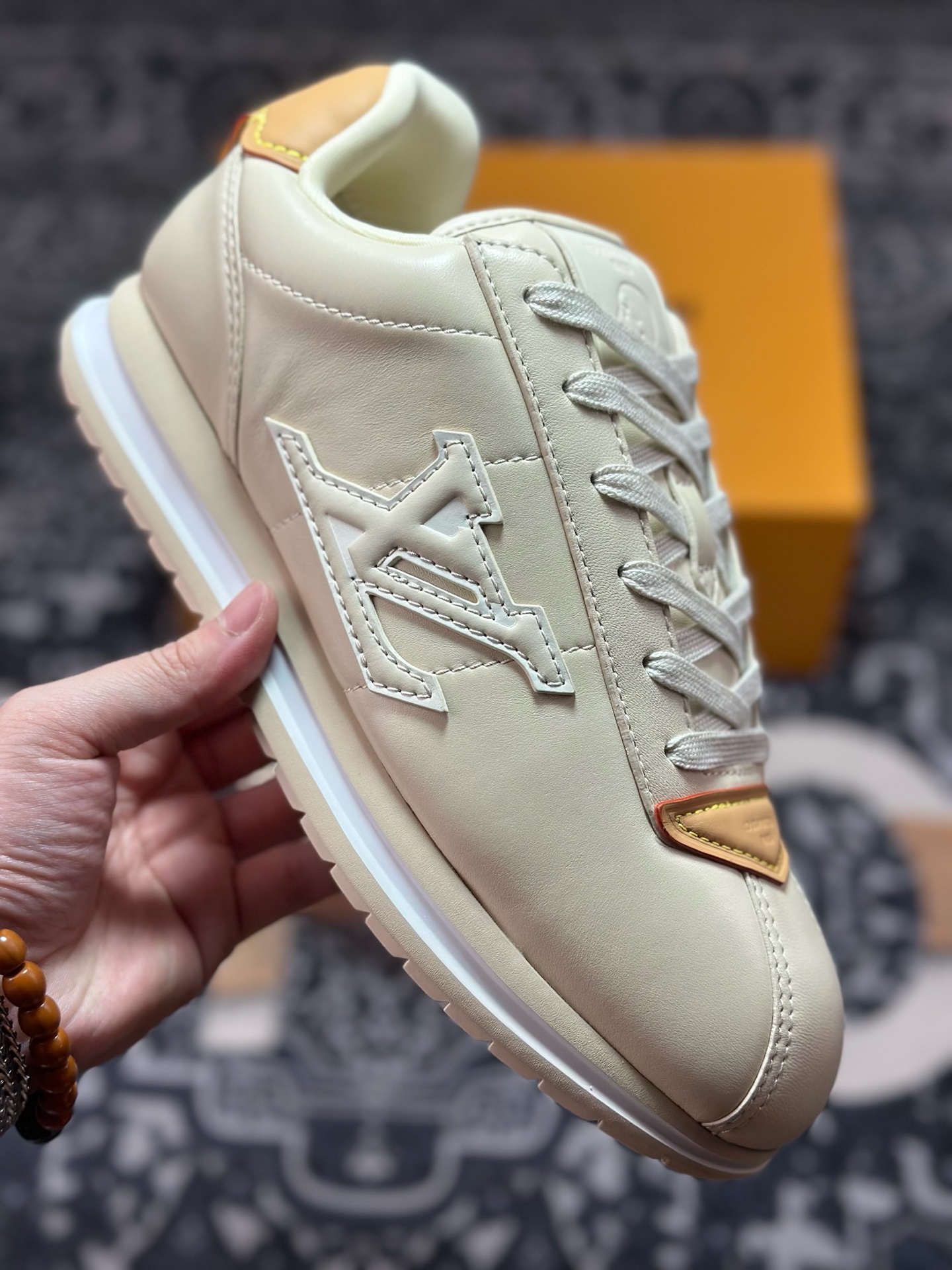 D8550 Louis Vuitton Buttersoft Sneaker Low 极其柔软系列低帮复古面包百搭休闲运动文化篮球板鞋“皮革米黄棕”1AIKF2-Chinese UA Cheap High Quatity Brand Clothes Bags handbags Sneakers wholesale wholesaler seller from China Factory suppliers Fashion Clothing Shoes best Quality Beautiful Price D8550 Louis Vuitton Buttersoft Sneaker Low 极其柔软系列低帮复古面包百搭休闲运动文化篮球板鞋“皮革米黄棕”1AIKF2