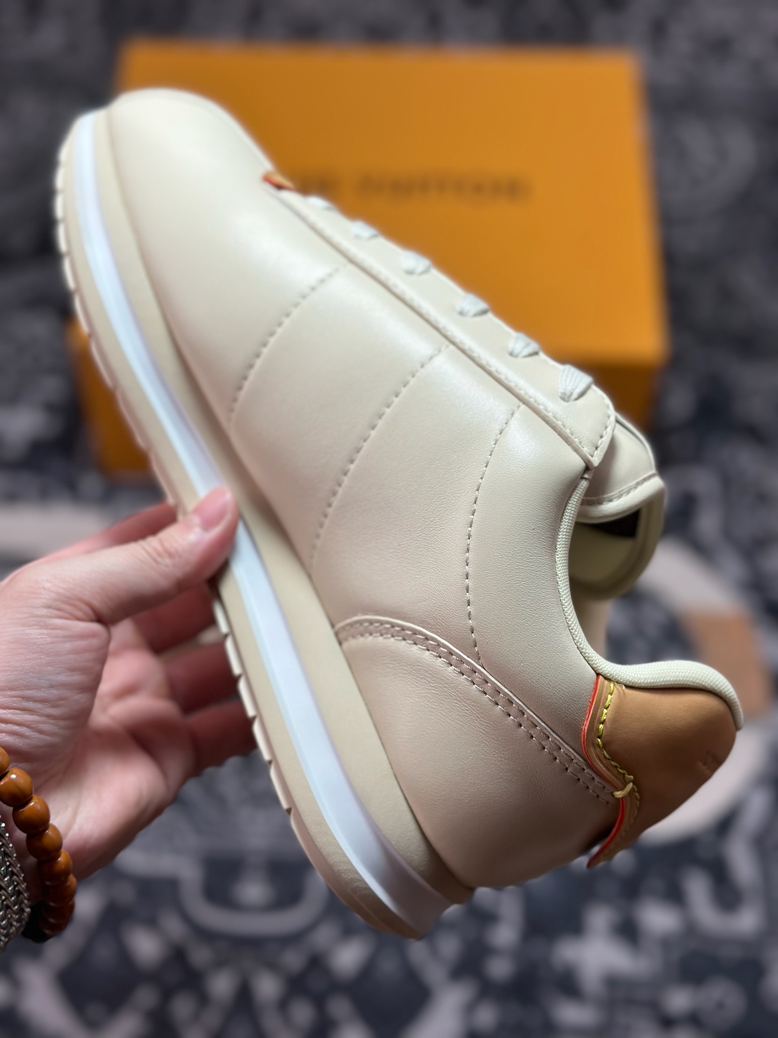 D8550 Louis Vuitton Buttersoft Sneaker Low 极其柔软系列低帮复古面包百搭休闲运动文化篮球板鞋“皮革米黄棕”1AIKF2-Chinese UA Cheap High Quatity Brand Clothes Bags handbags Sneakers wholesale wholesaler seller from China Factory suppliers Fashion Clothing Shoes best Quality Beautiful Price D8550 Louis Vuitton Buttersoft Sneaker Low 极其柔软系列低帮复古面包百搭休闲运动文化篮球板鞋“皮革米黄棕”1AIKF2