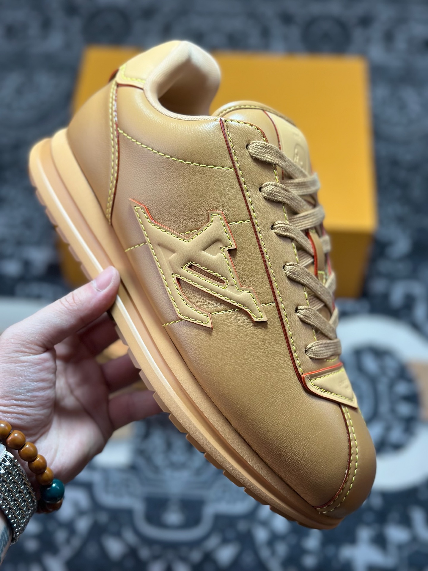 D8550 Louis Vuitton Buttersoft Sneaker Low 极其柔软系列低帮复古面包百搭休闲运动文化篮球板鞋“皮革黄土棕”1AIKE1-Chinese UA Cheap High Quatity Brand Clothes Bags handbags Sneakers wholesale wholesaler seller from China Factory suppliers Fashion Clothing Shoes best Quality Beautiful Price D8550 Louis Vuitton Buttersoft Sneaker Low 极其柔软系列低帮复古面包百搭休闲运动文化篮球板鞋“皮革黄土棕”1AIKE1