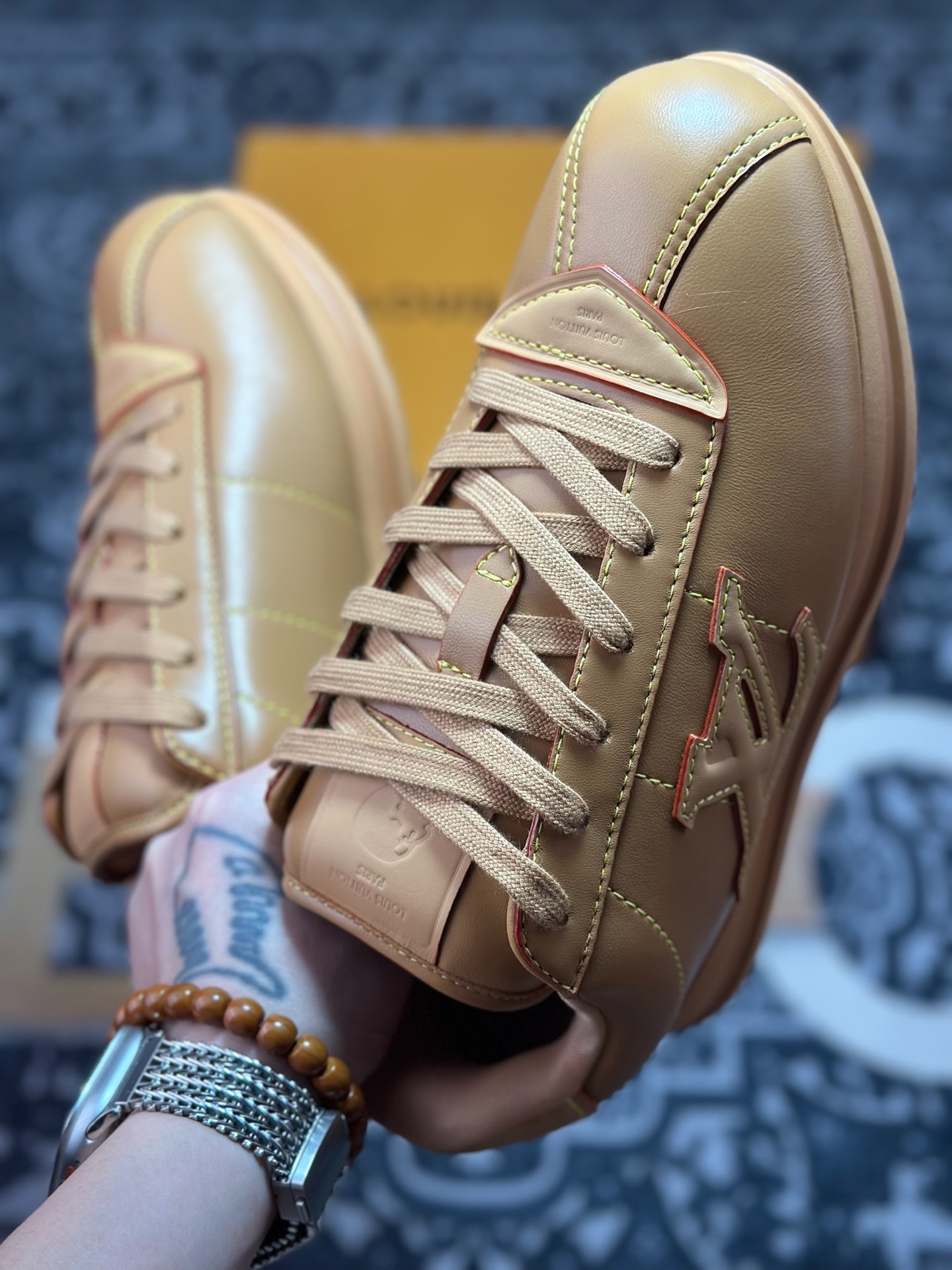 D8550 Louis Vuitton Buttersoft Sneaker Low 极其柔软系列低帮复古面包百搭休闲运动文化篮球板鞋“皮革黄土棕”1AIKE1-Chinese UA Cheap High Quatity Brand Clothes Bags handbags Sneakers wholesale wholesaler seller from China Factory suppliers Fashion Clothing Shoes best Quality Beautiful Price D8550 Louis Vuitton Buttersoft Sneaker Low 极其柔软系列低帮复古面包百搭休闲运动文化篮球板鞋“皮革黄土棕”1AIKE1