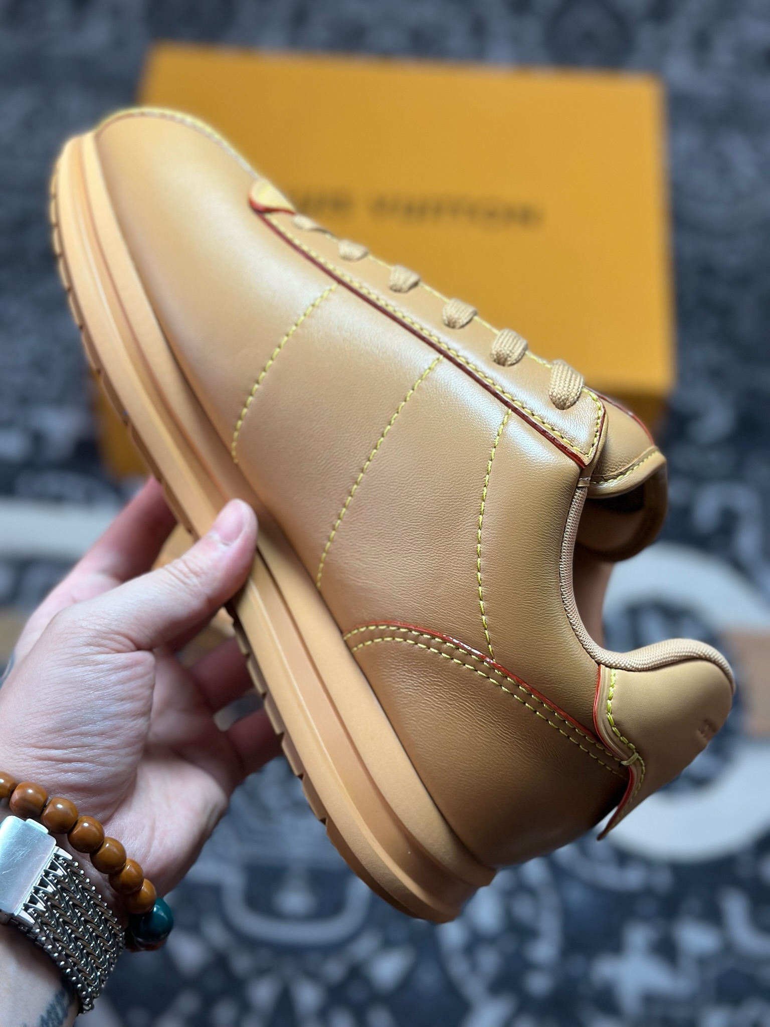 D8550 Louis Vuitton Buttersoft Sneaker Low 极其柔软系列低帮复古面包百搭休闲运动文化篮球板鞋“皮革黄土棕”1AIKE1-Chinese UA Cheap High Quatity Brand Clothes Bags handbags Sneakers wholesale wholesaler seller from China Factory suppliers Fashion Clothing Shoes best Quality Beautiful Price D8550 Louis Vuitton Buttersoft Sneaker Low 极其柔软系列低帮复古面包百搭休闲运动文化篮球板鞋“皮革黄土棕”1AIKE1